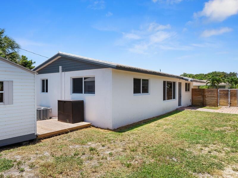 NORTH LAKE WORTH - Residential Lease