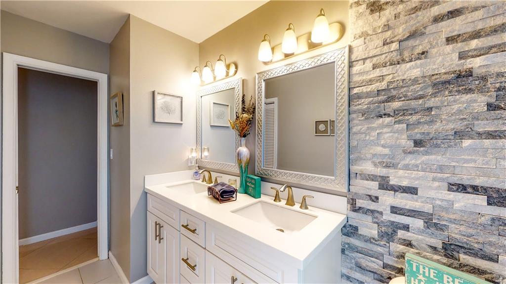 Sugar Pond Manor Wellingt - Residential