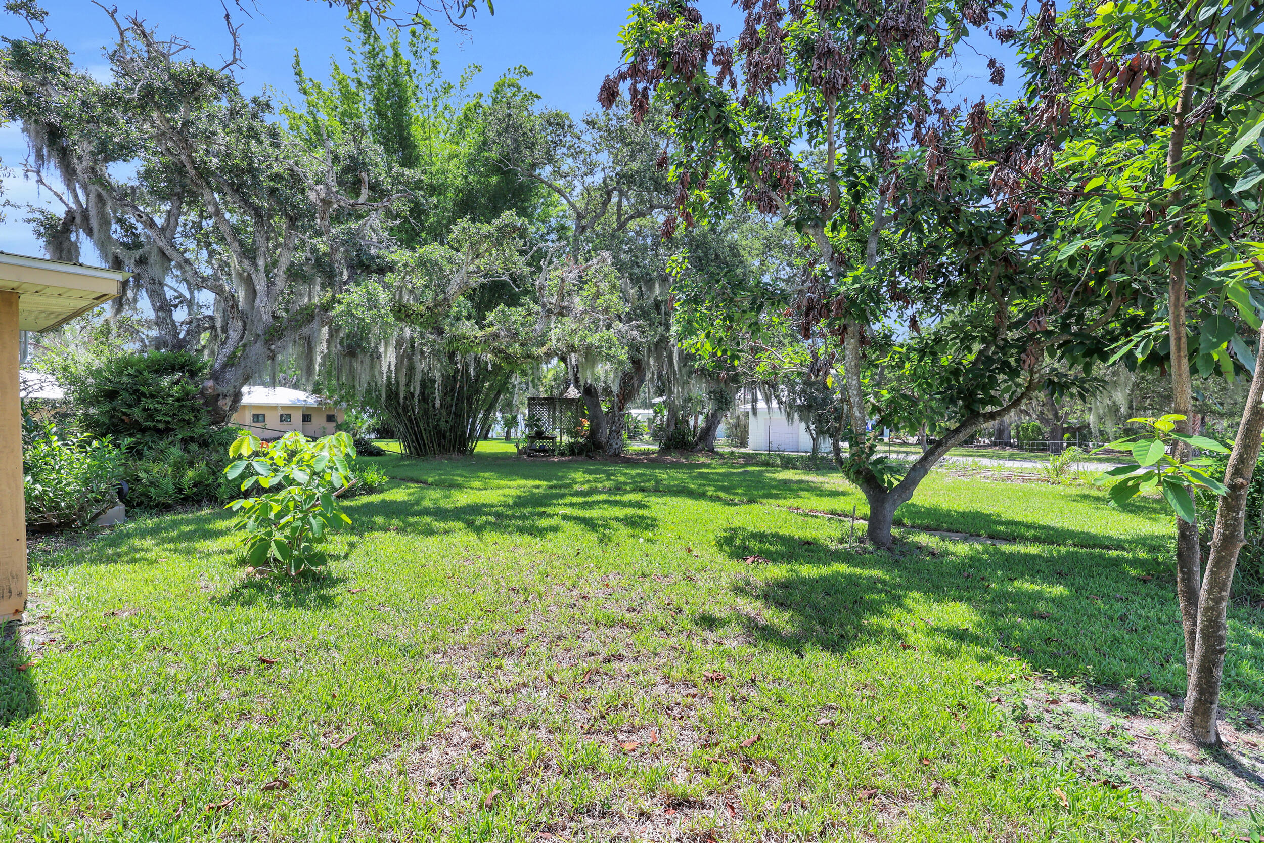 HAL S THOMAS RESUBDIVISION OF LOTS - Residential