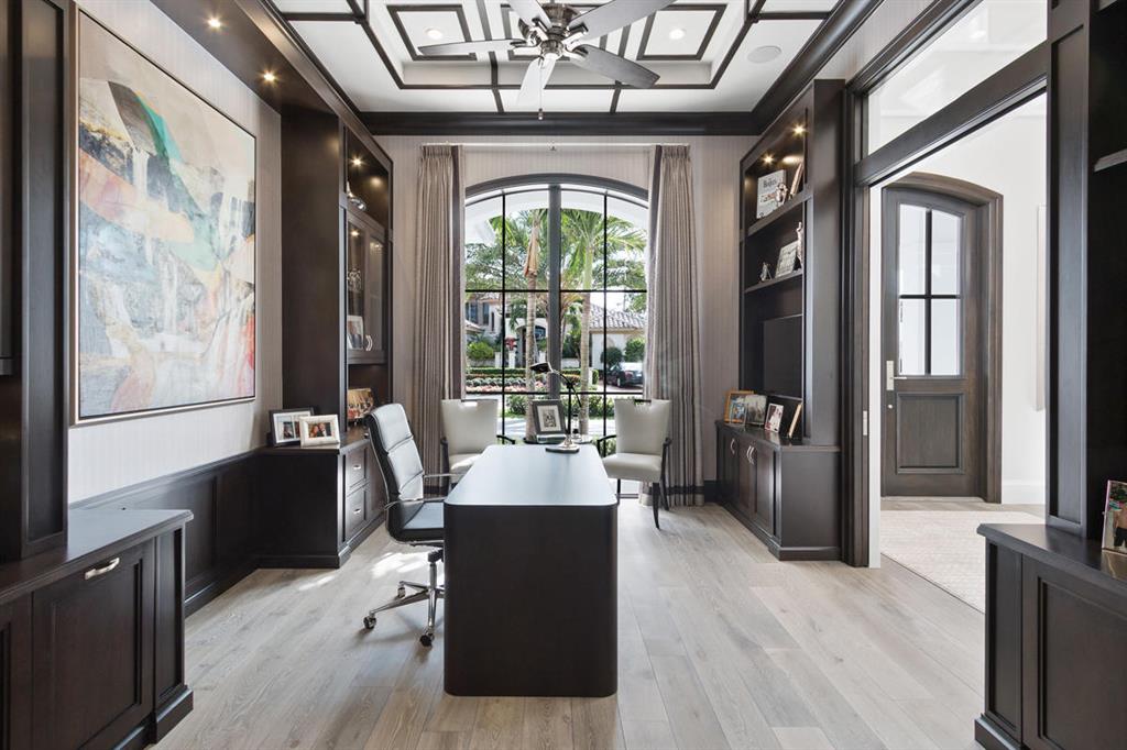 ROYAL PALM YACHT & COUNTRY CLUB - Residential