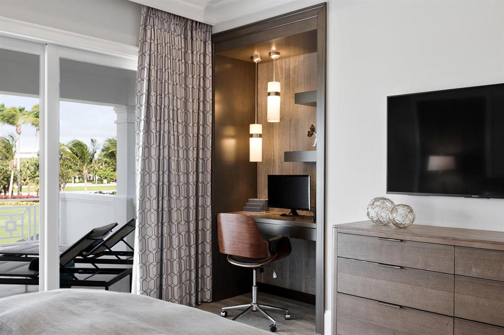 ROYAL PALM YACHT & COUNTRY CLUB - Residential