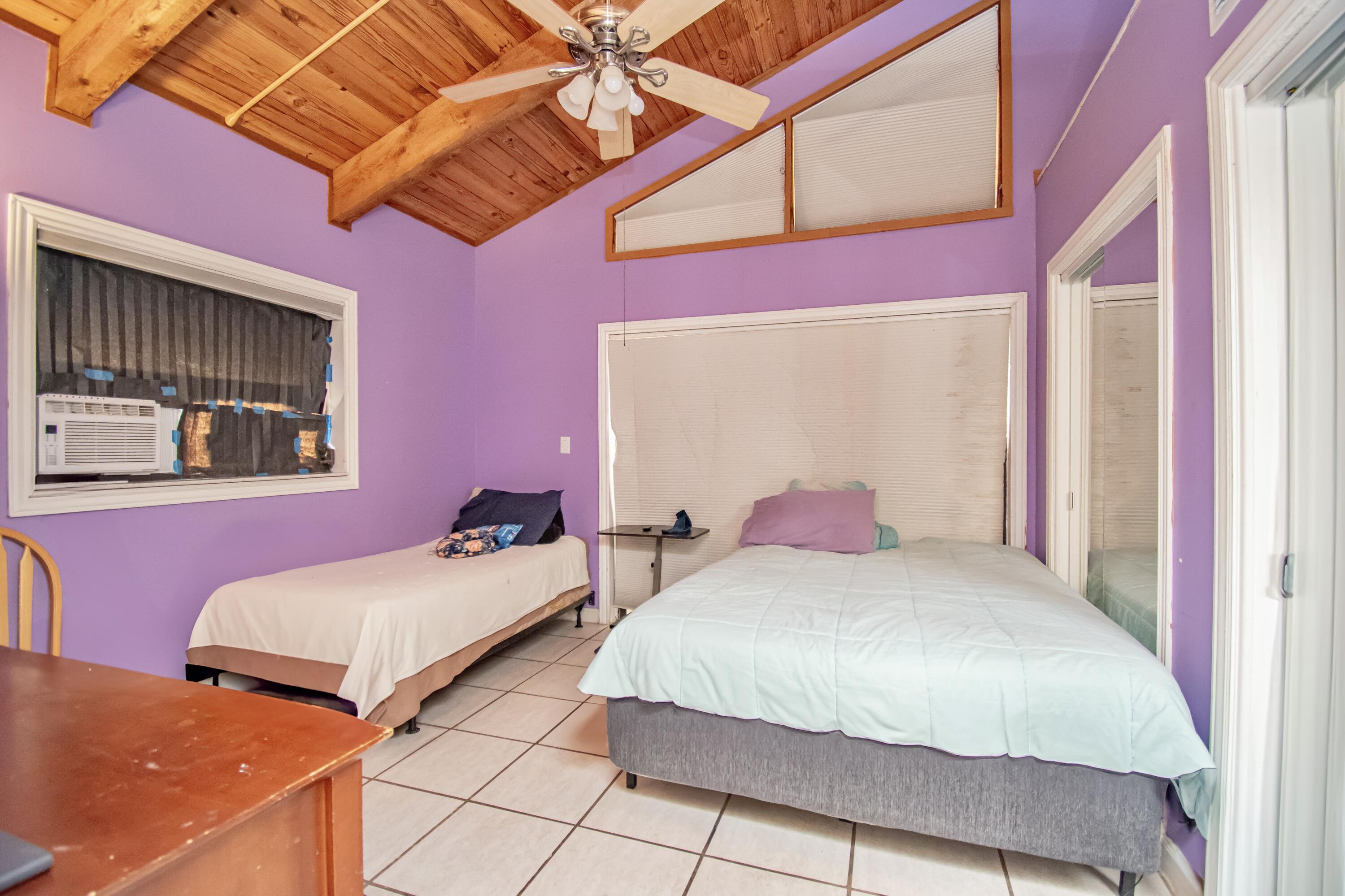 AMBERWOODS OF BOCA 1ST ADD - Residential