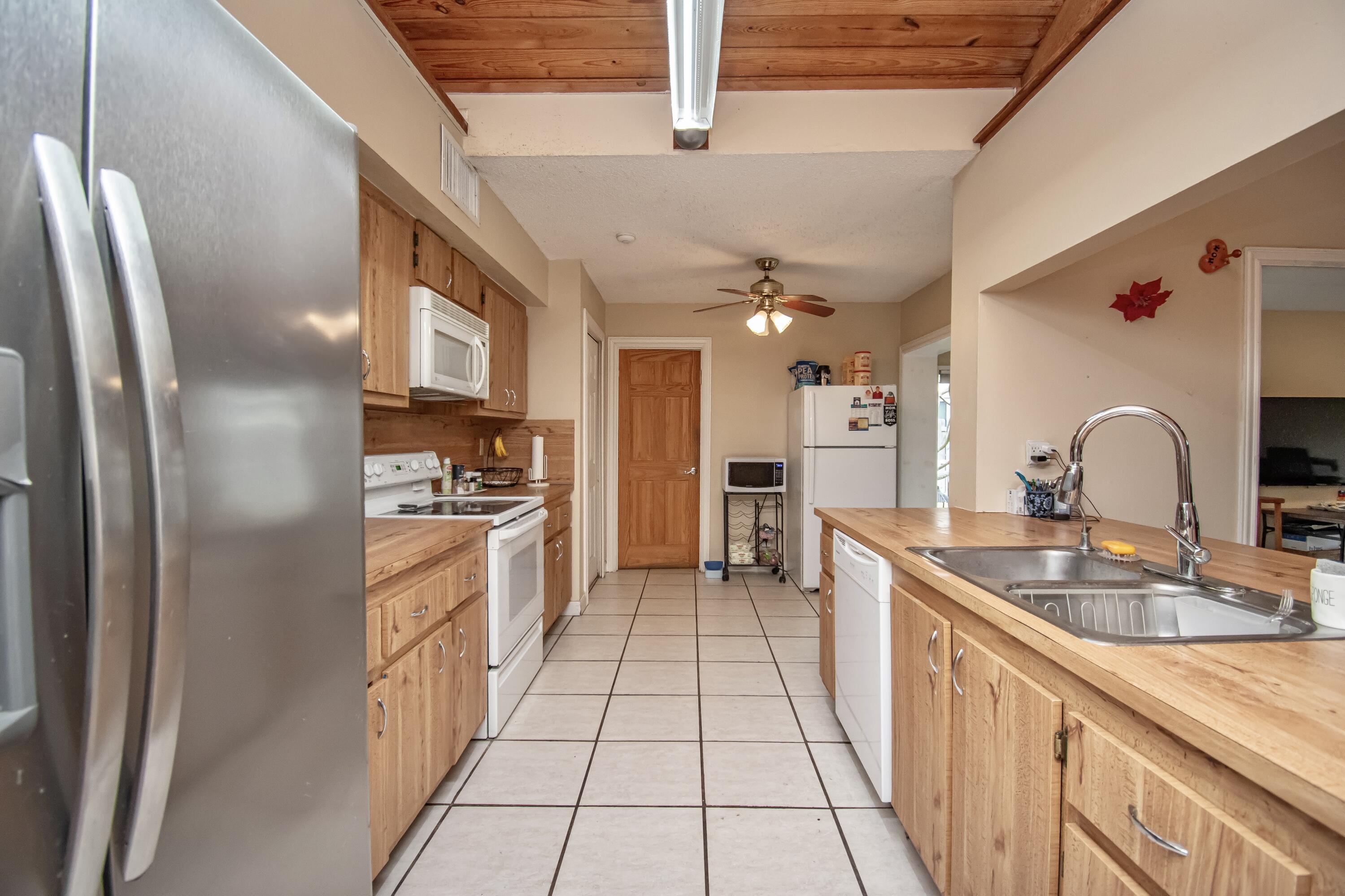AMBERWOODS OF BOCA 1ST ADD - Residential