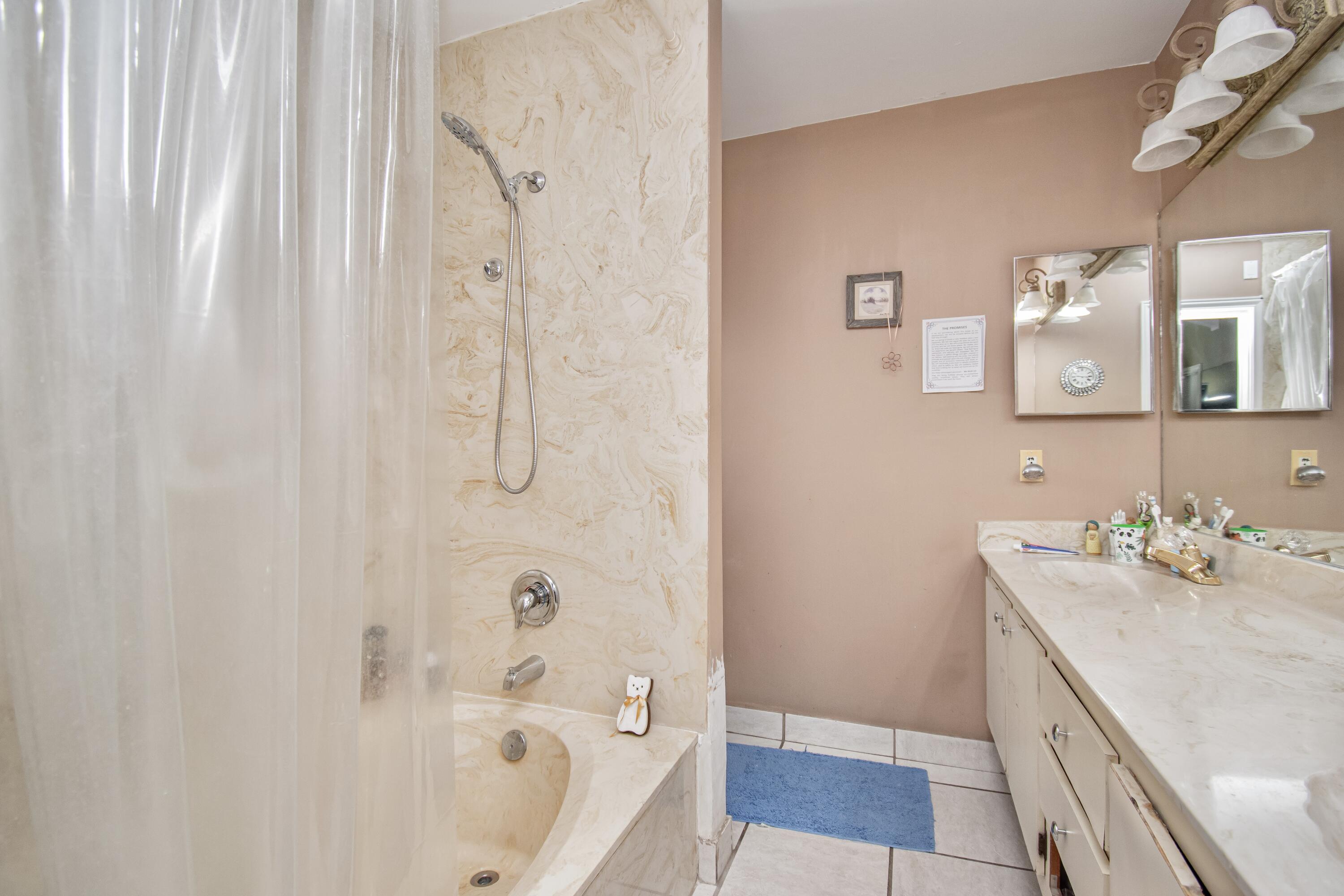 AMBERWOODS OF BOCA 1ST ADD - Residential