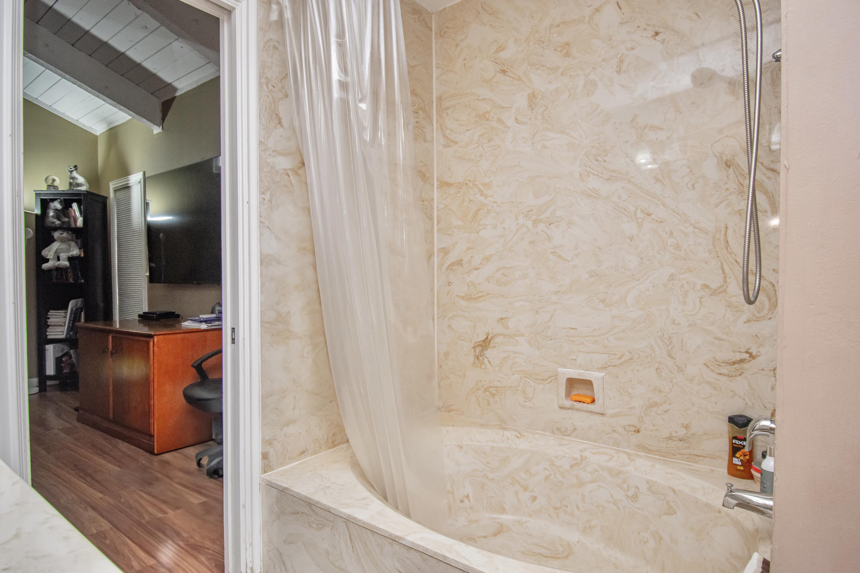 AMBERWOODS OF BOCA 1ST ADD - Residential