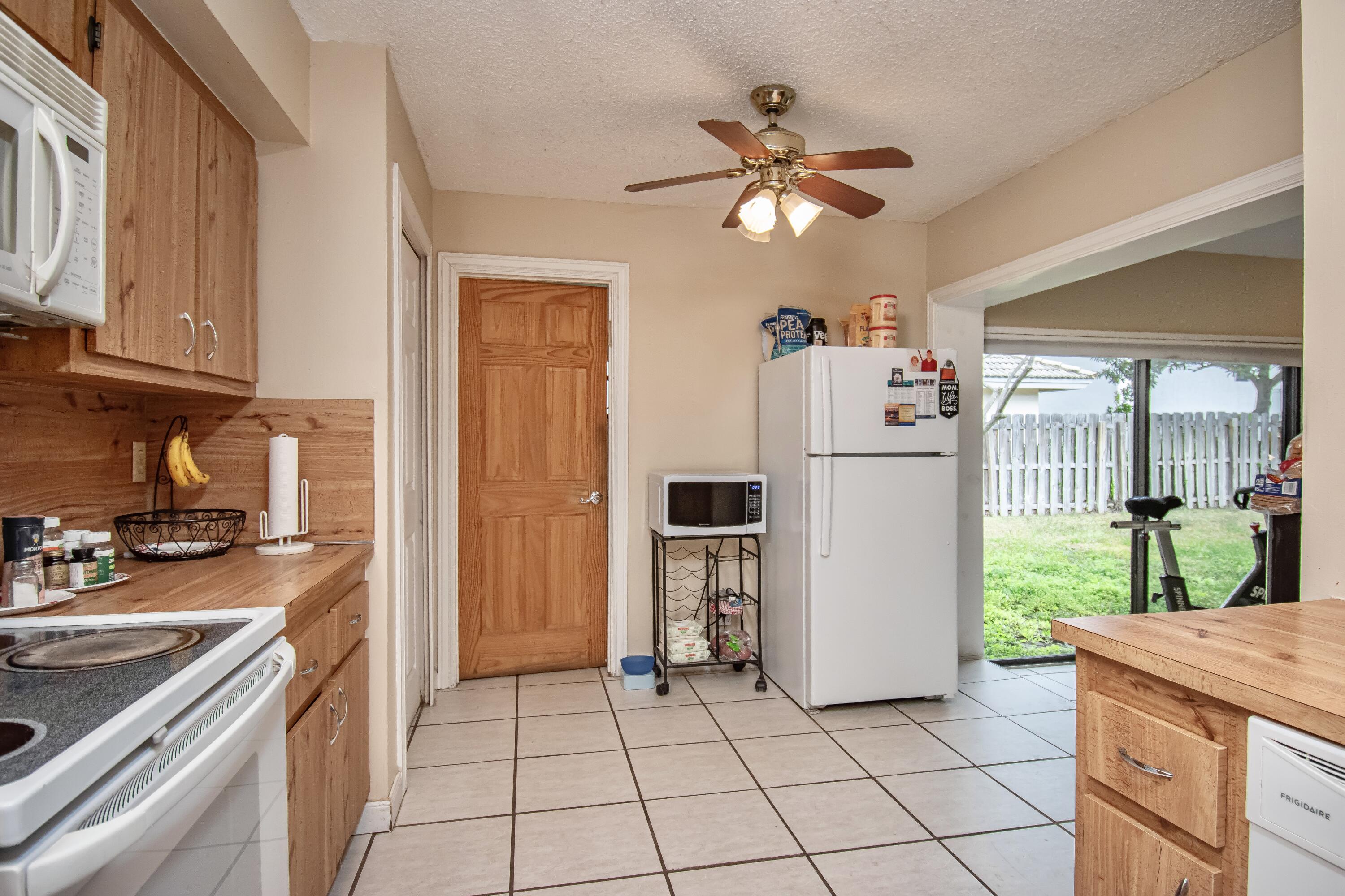 AMBERWOODS OF BOCA 1ST ADD - Residential