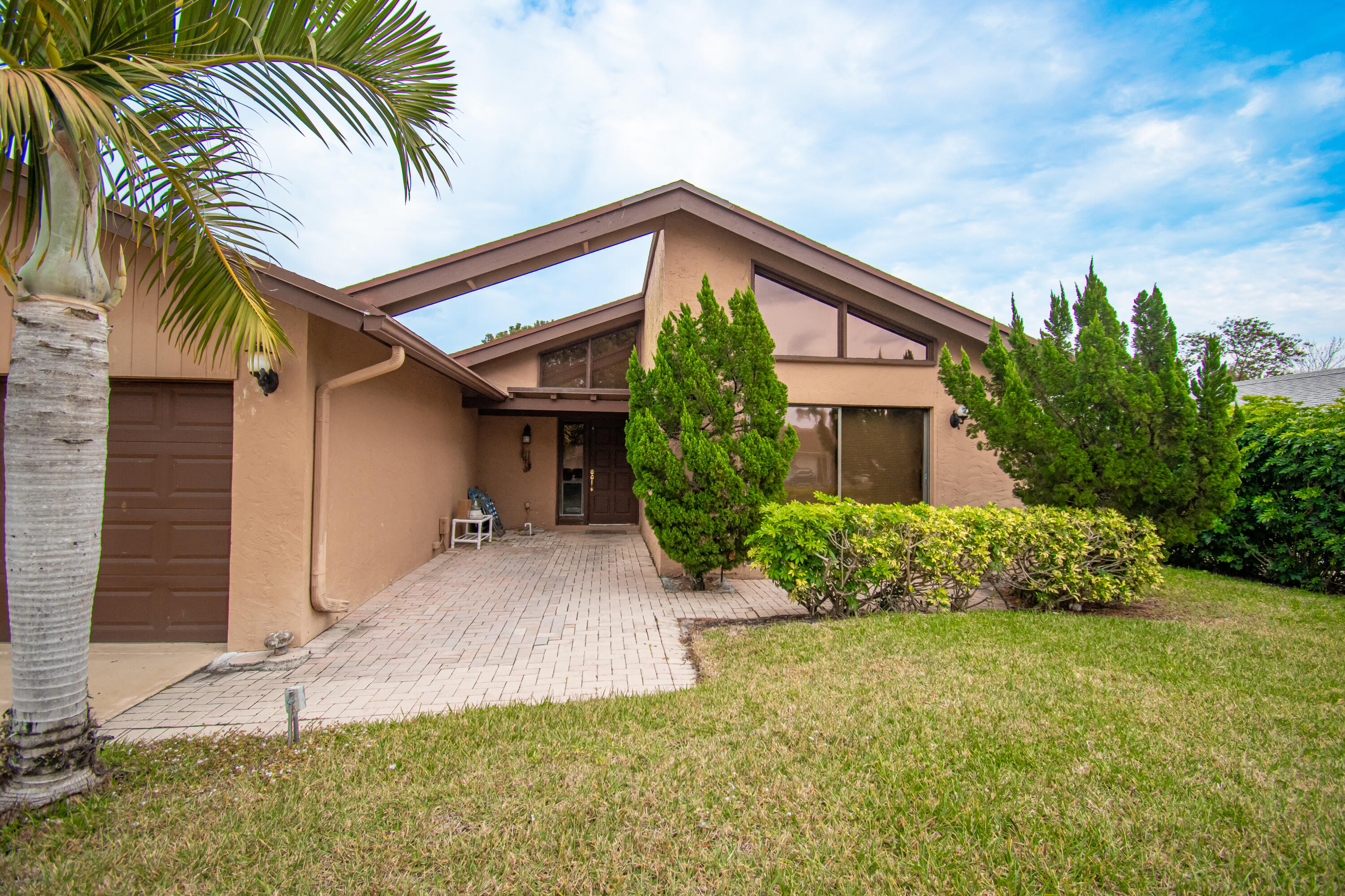 AMBERWOODS OF BOCA 1ST ADD - Residential