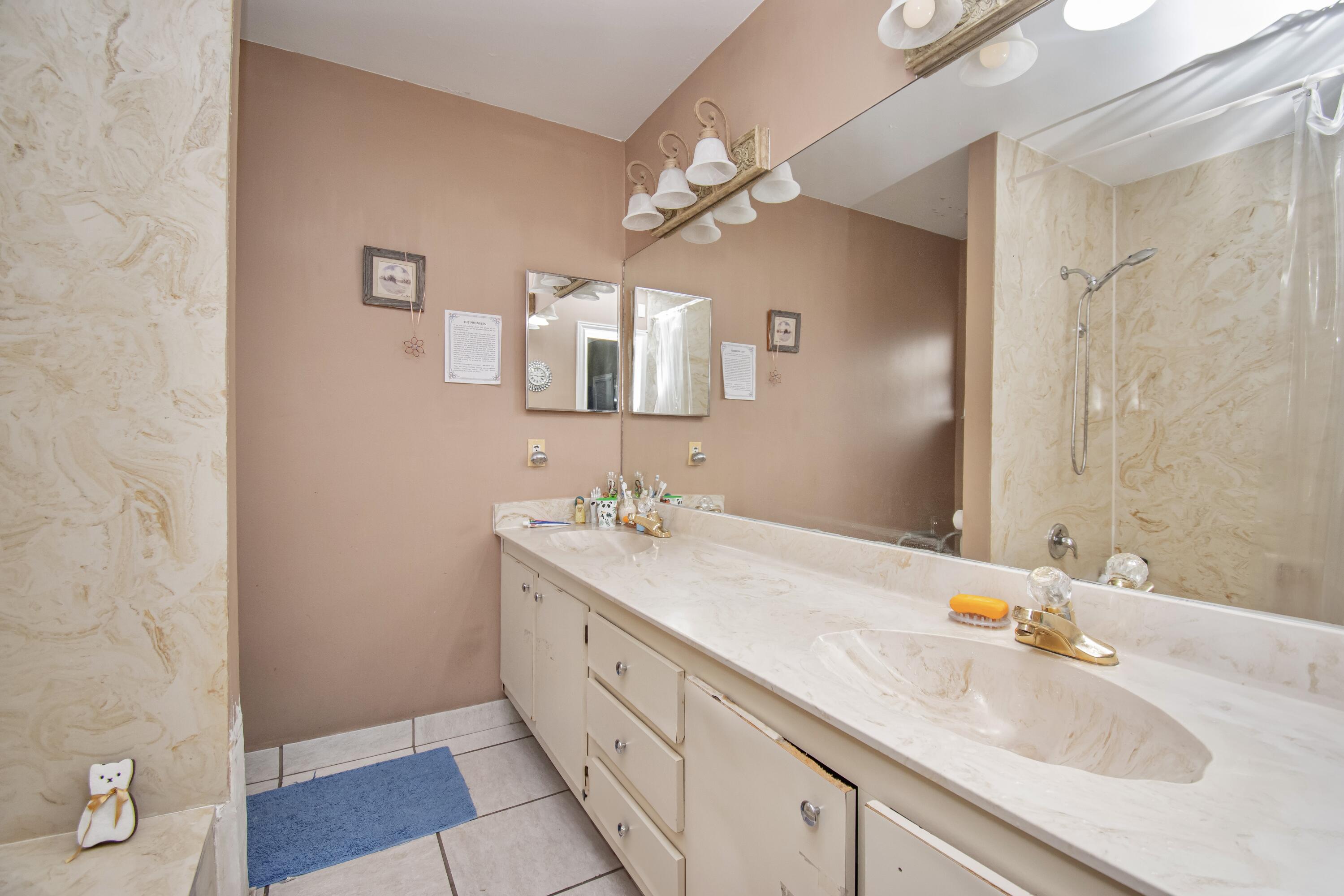 AMBERWOODS OF BOCA 1ST ADD - Residential