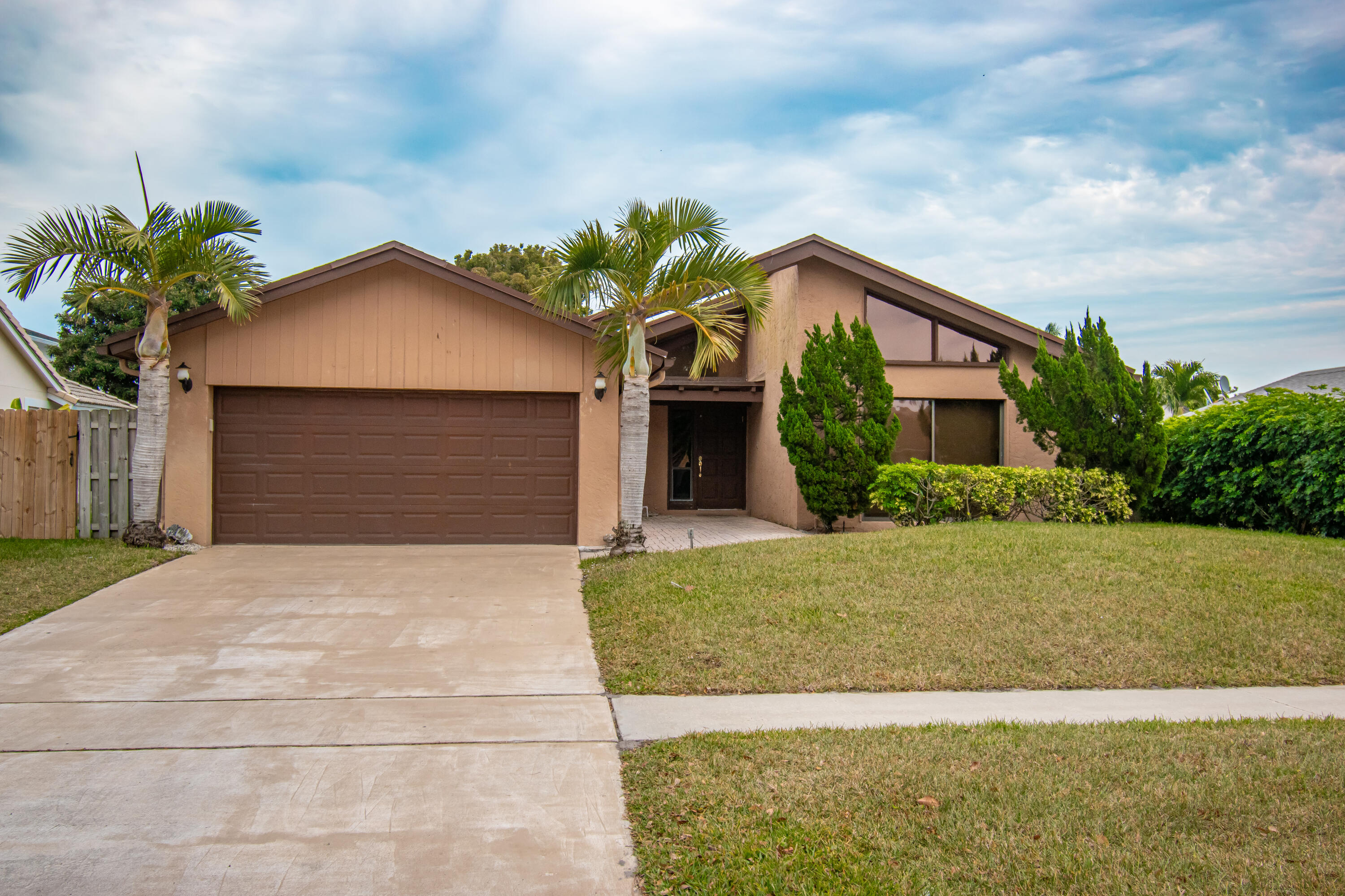 AMBERWOODS OF BOCA 1ST ADD - Residential