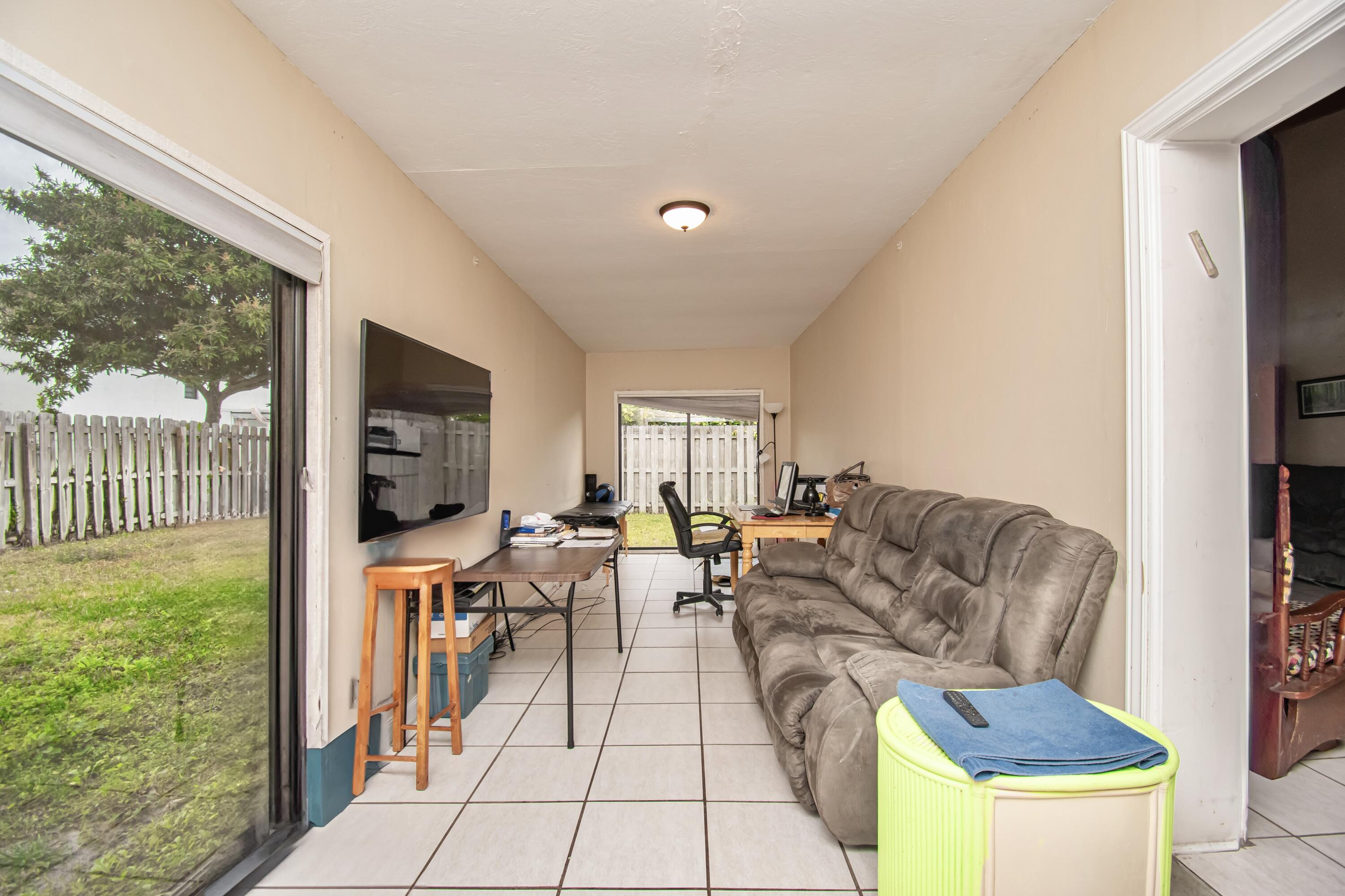AMBERWOODS OF BOCA 1ST ADD - Residential