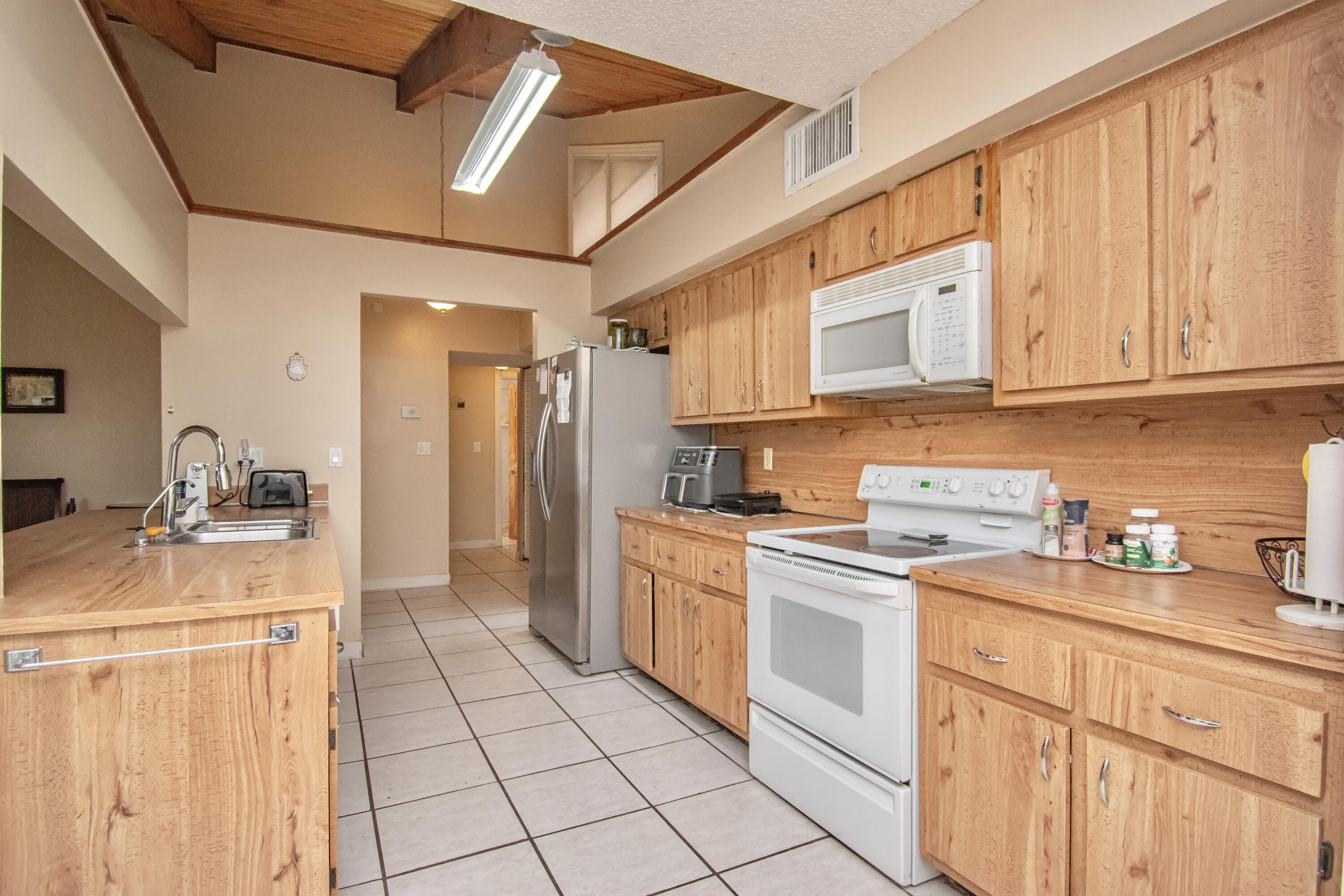 AMBERWOODS OF BOCA 1ST ADD - Residential