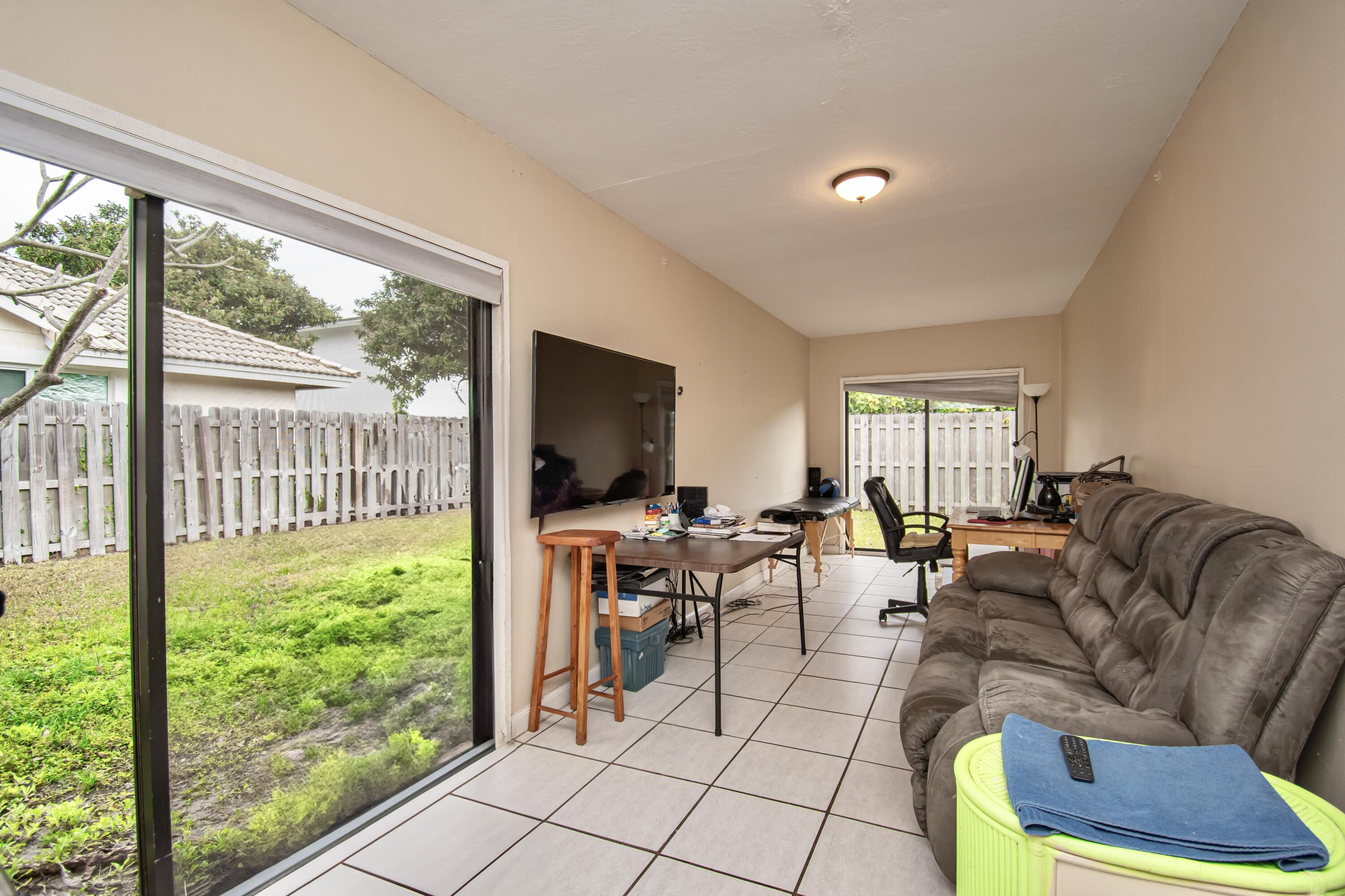 AMBERWOODS OF BOCA 1ST ADD - Residential