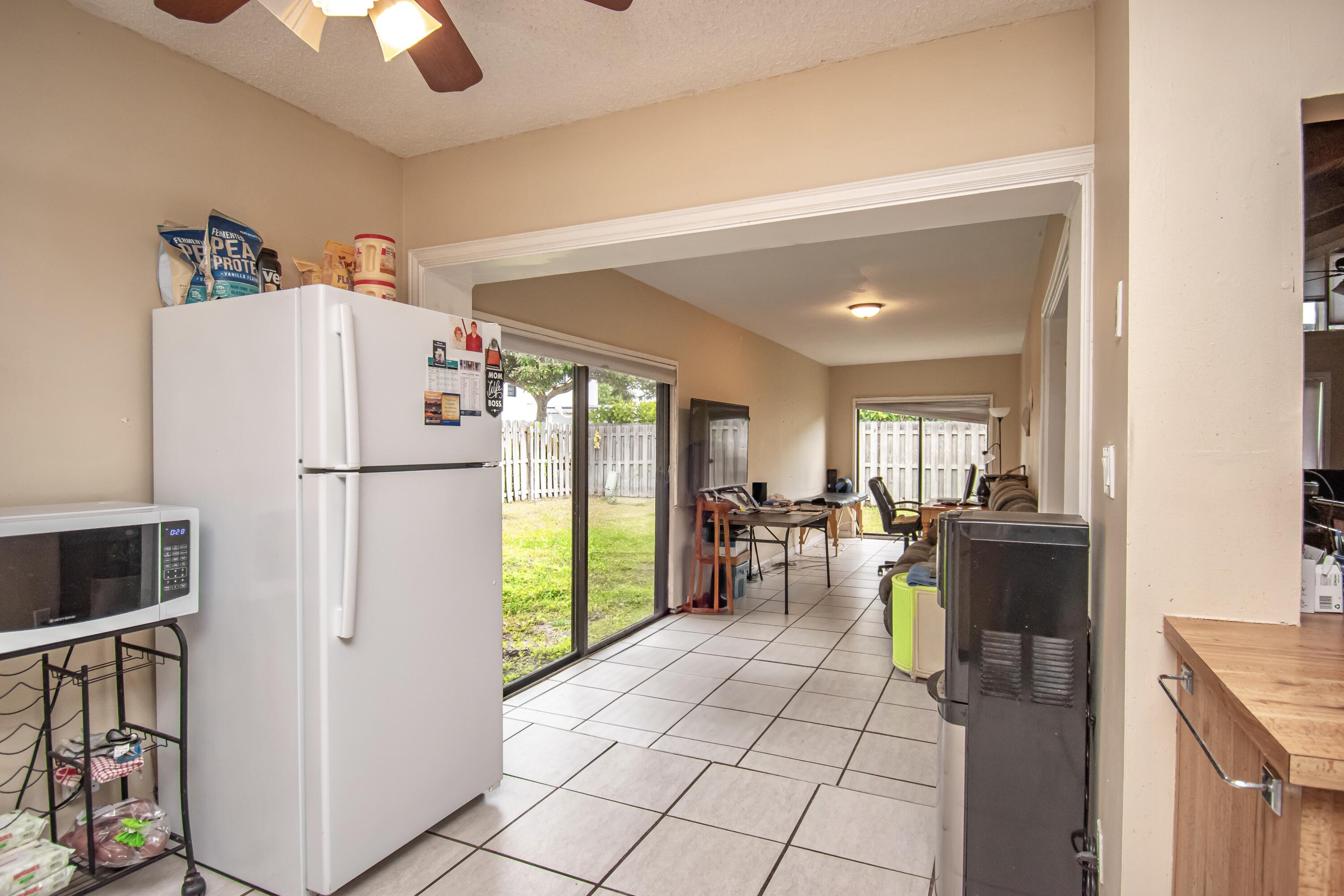 AMBERWOODS OF BOCA 1ST ADD - Residential