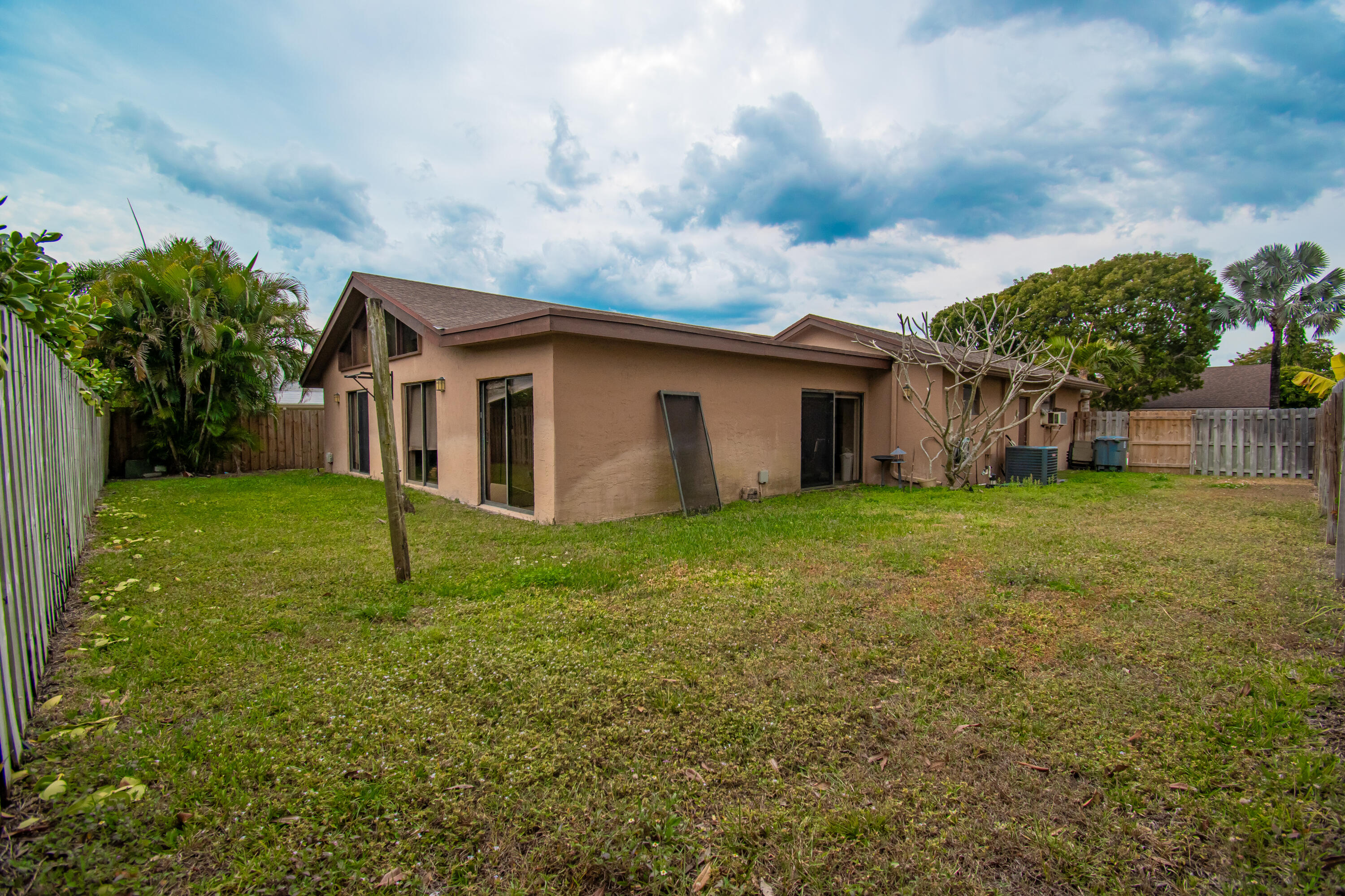 AMBERWOODS OF BOCA 1ST ADD - Residential