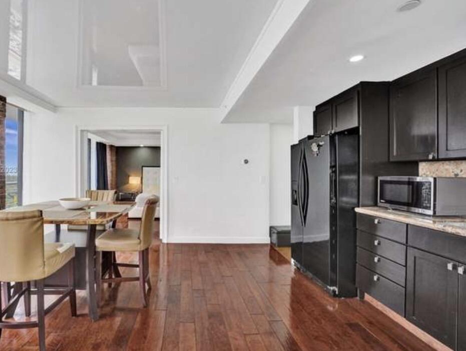 HOME TOWER CONDO - Residential