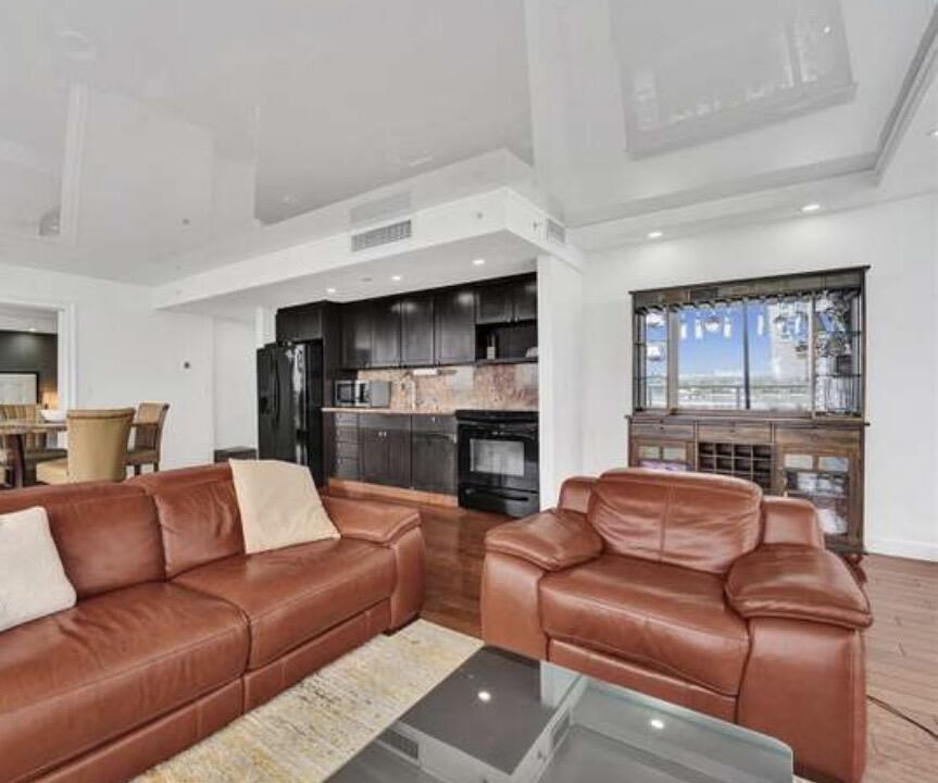 HOME TOWER CONDO - Residential