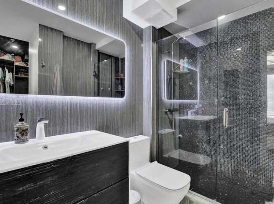 HOME TOWER CONDO - Residential