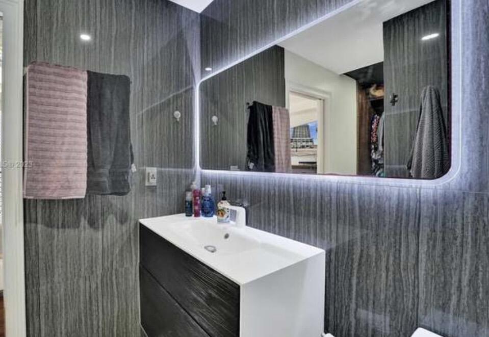 HOME TOWER CONDO - Residential