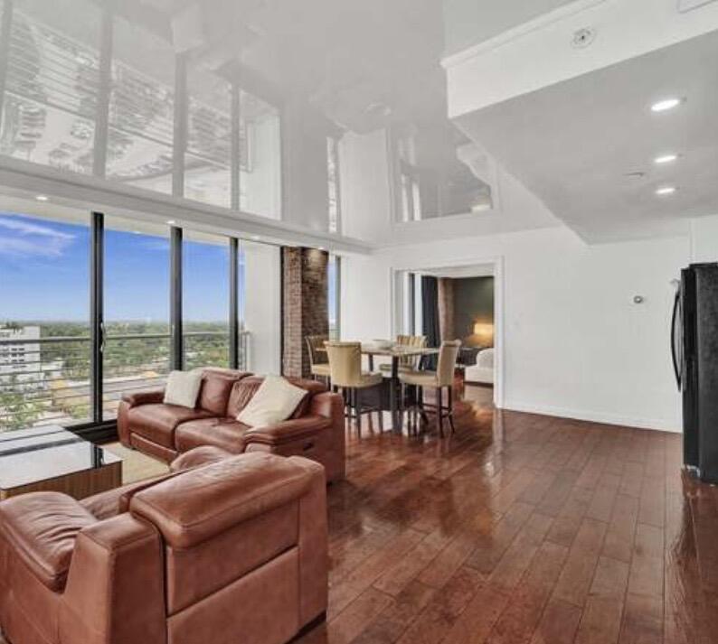 HOME TOWER CONDO - Residential