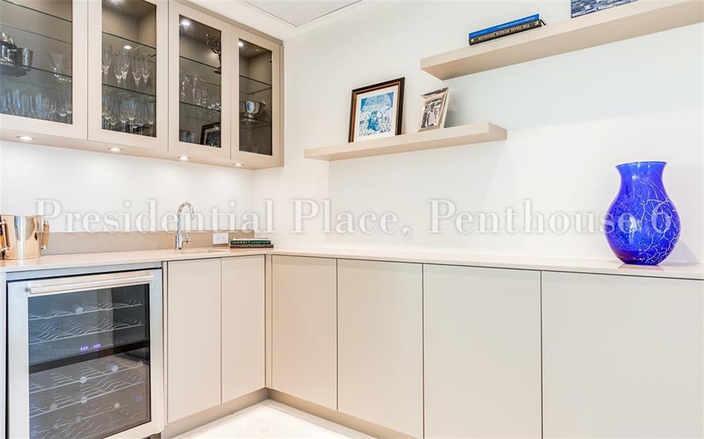 PRESIDENTIAL PLACE - Residential