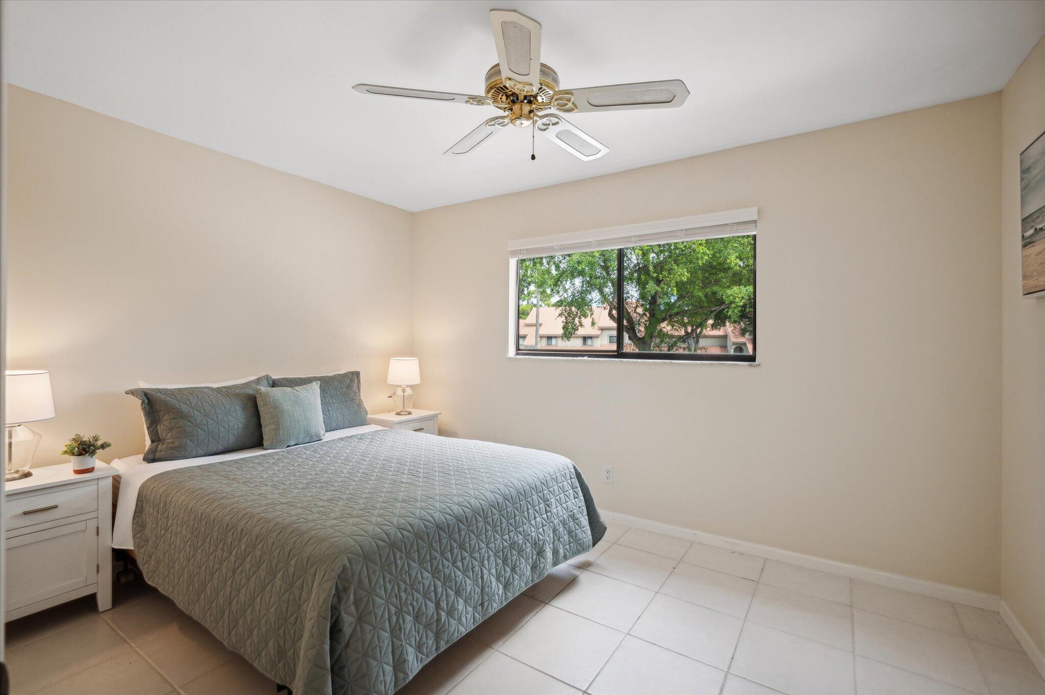 COACH HOUSES OF TOWN PLACE CONDO - Residential Lease