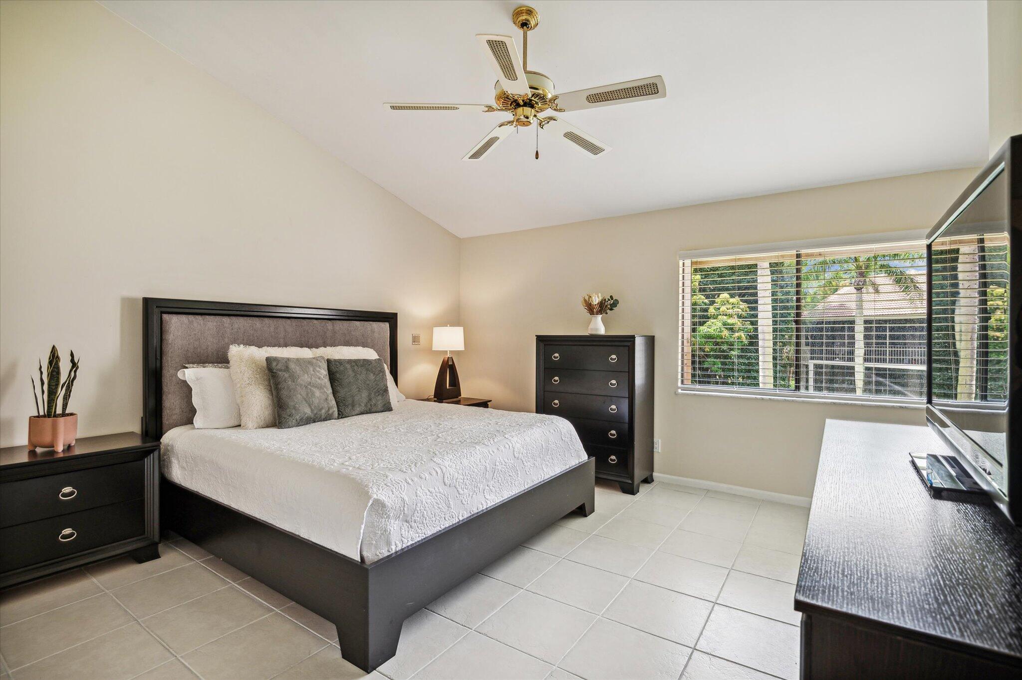 COACH HOUSES OF TOWN PLACE CONDO - Residential Lease