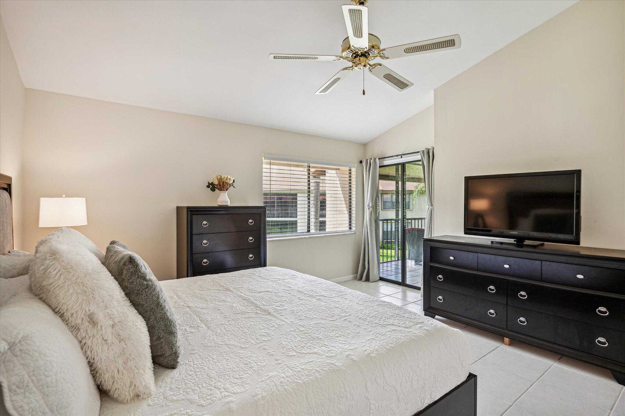 COACH HOUSES OF TOWN PLACE CONDO - Residential Lease