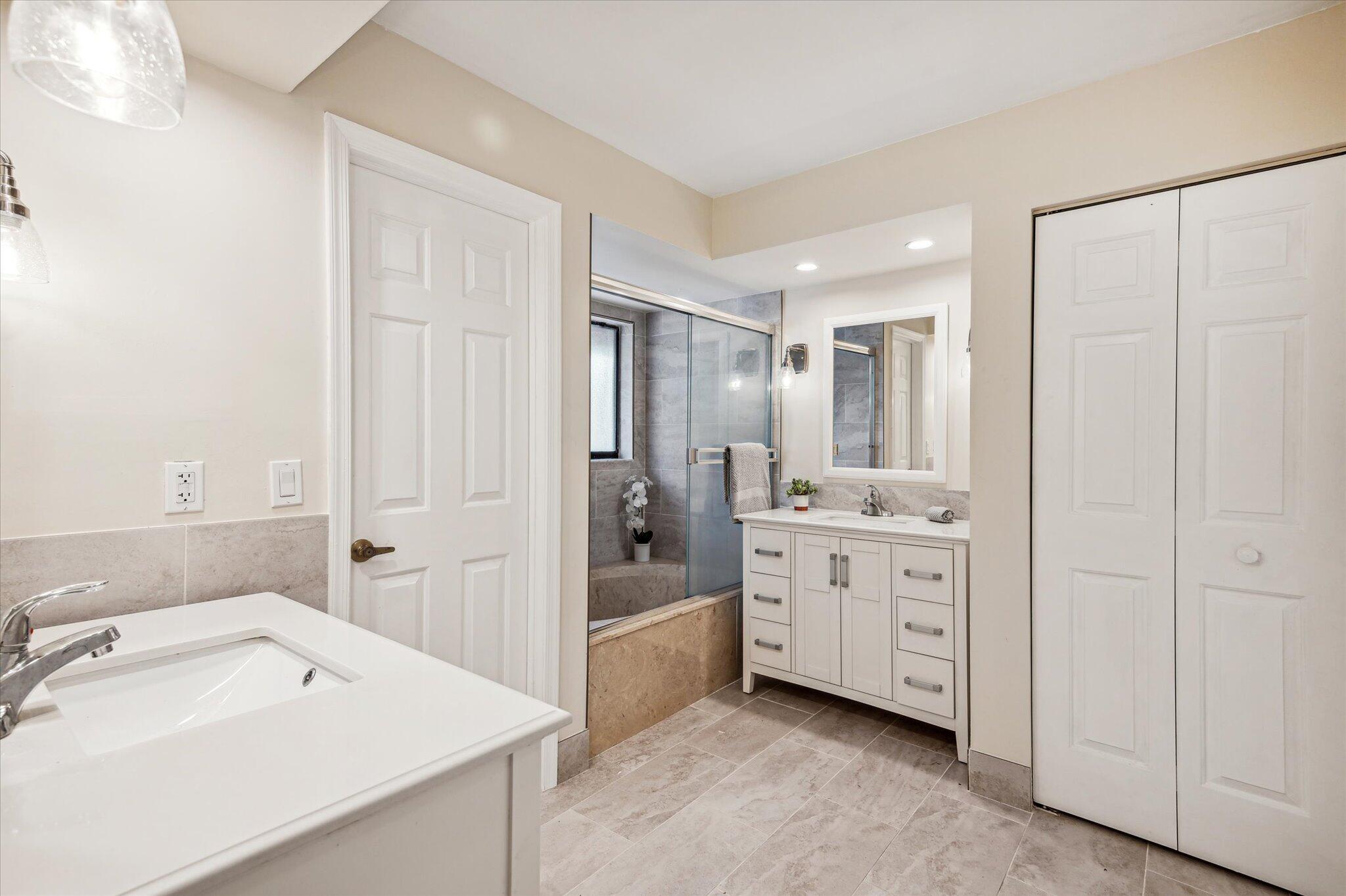 COACH HOUSES OF TOWN PLACE CONDO - Residential Lease