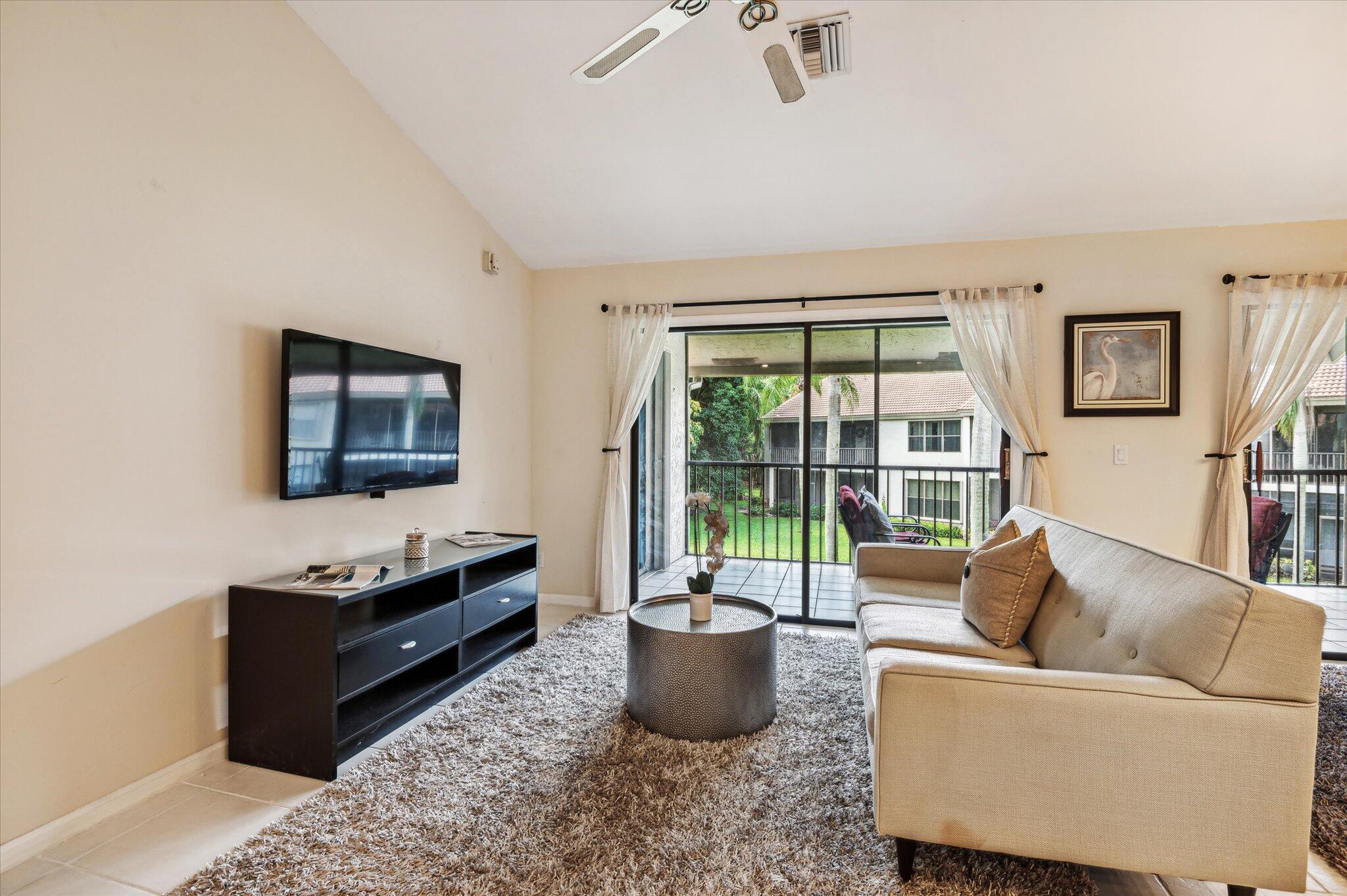 COACH HOUSES OF TOWN PLACE CONDO - Residential Lease