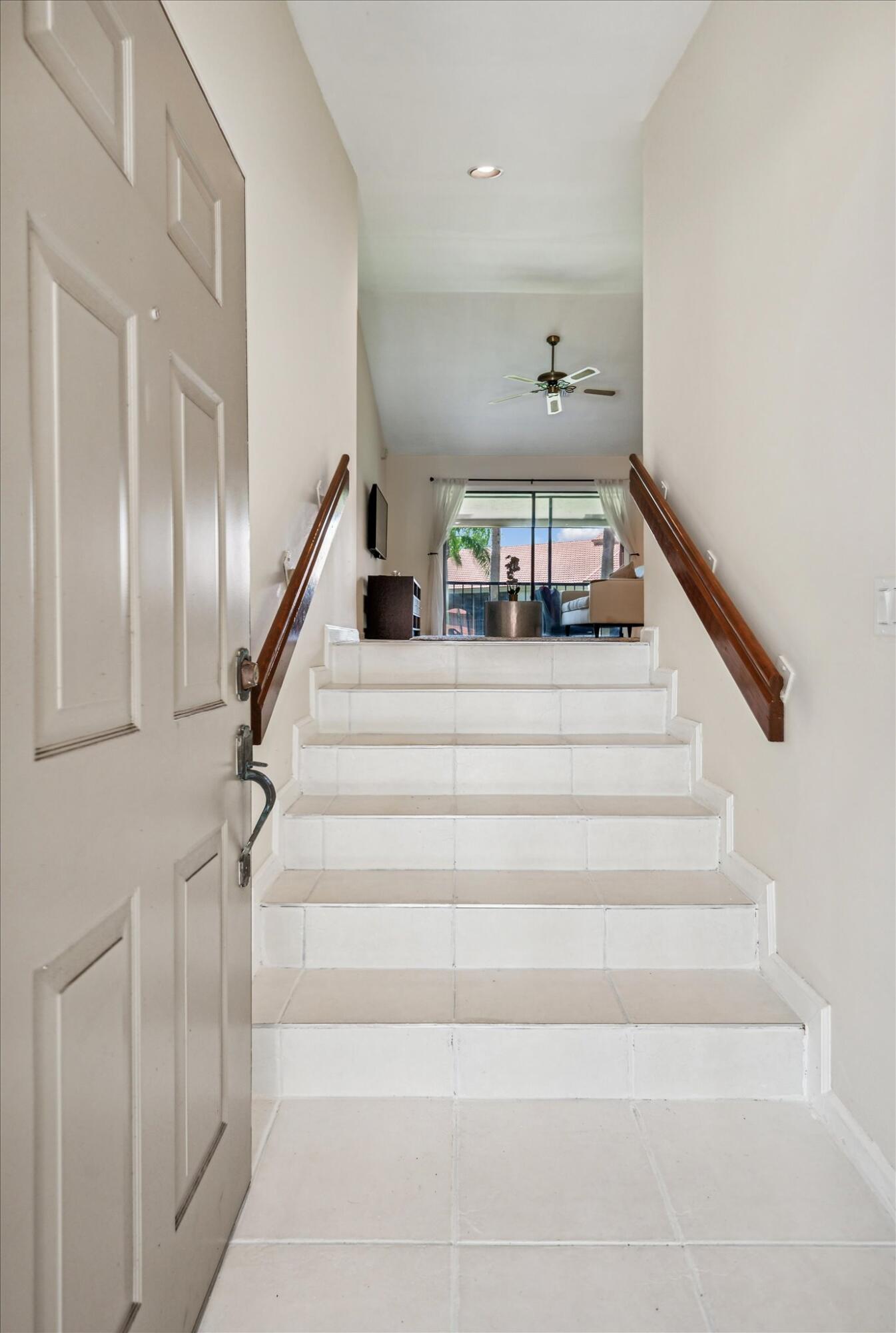 COACH HOUSES OF TOWN PLACE CONDO - Residential Lease