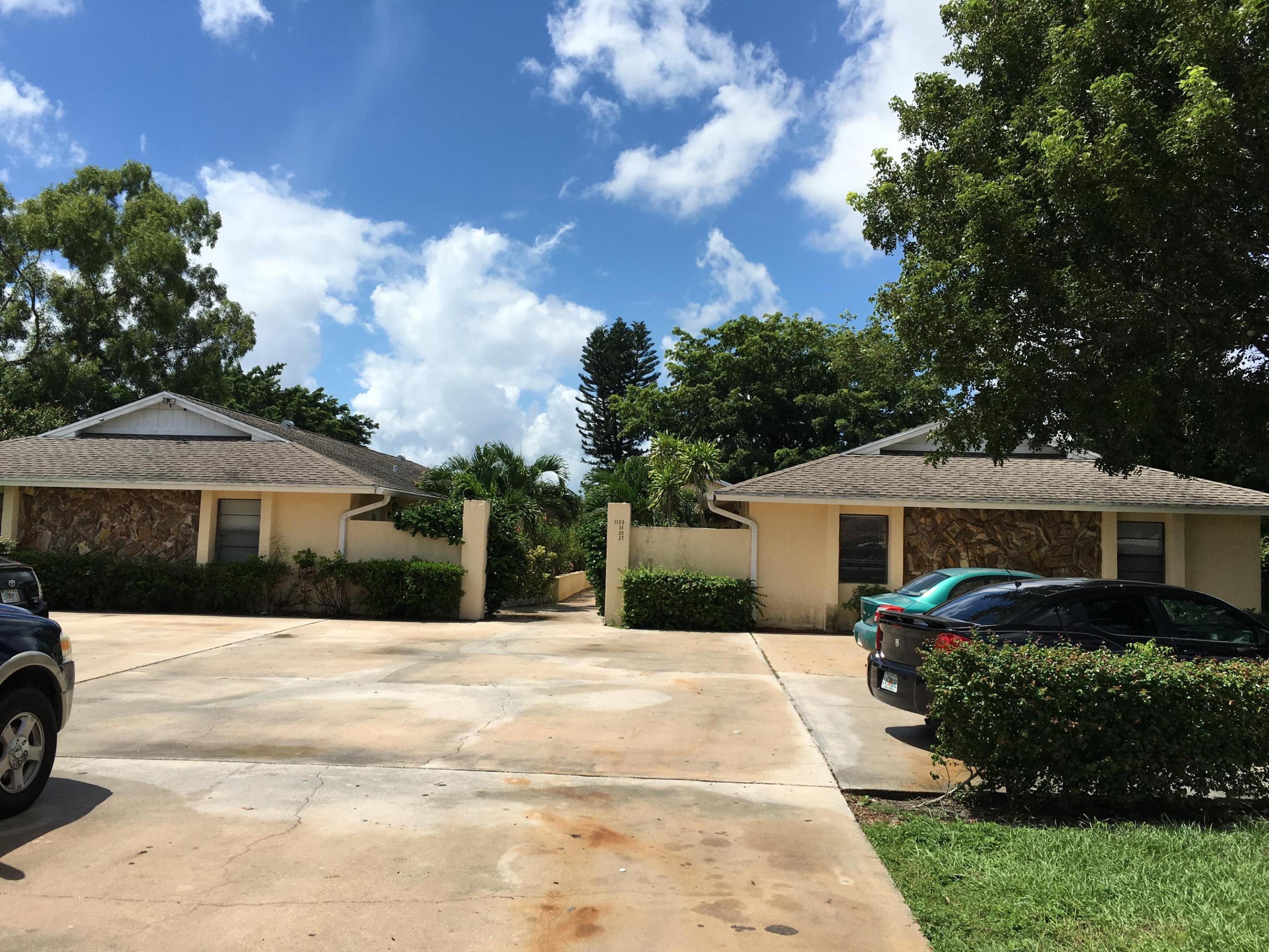 This is a package sale !!!!!!!!!!!!!!!
There are 7 four-plexs on white pine
do not want to split them
Each four-plex is deeded separately.
650,000 for each four-plex
each four-plex 3/2 and most of them
are completely tiled.
all are rented, do not speak to tenants
please,