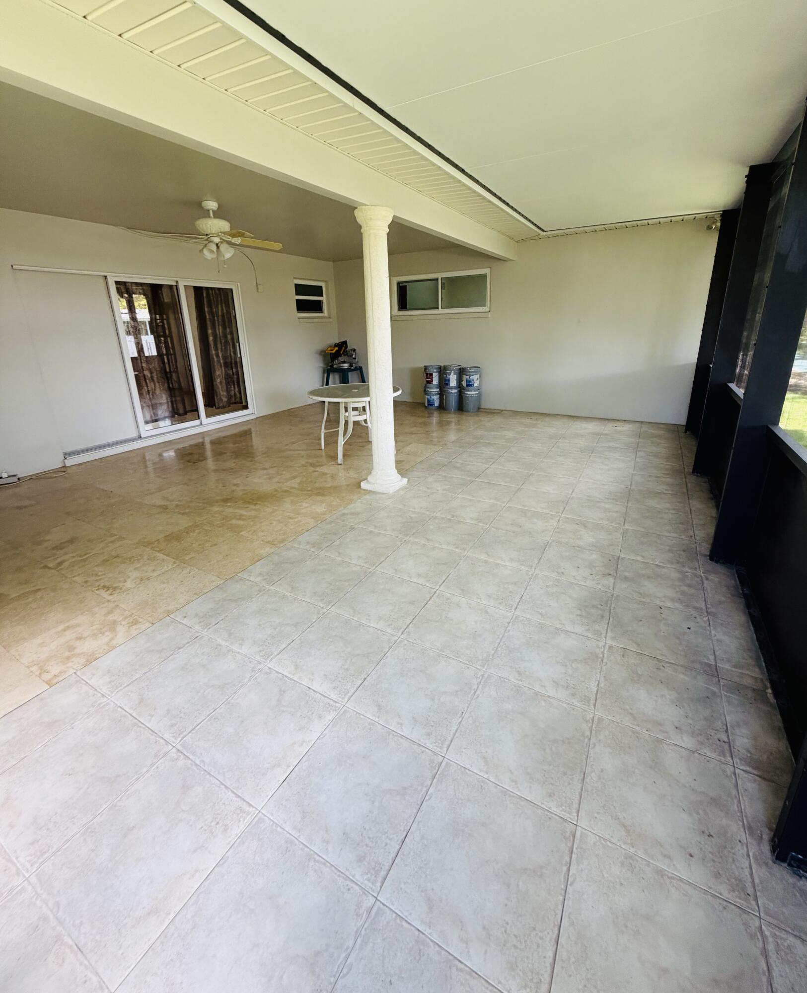 HOLLYWOOD HILLS - Residential