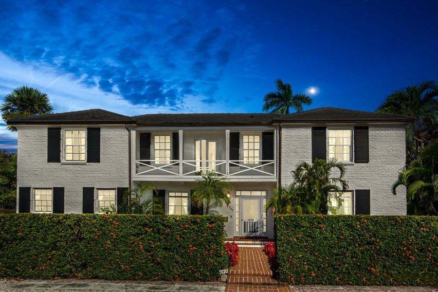 Stunning long golf course views provide a unique backdrop to this gracious in-town Monterey-style pool home.    6 bright bedrooms and 5 bathrooms plus a large 1-bedroom 1-bath guesthouse with unobstructed views make this exceptional property a must-see.
Easy beach and Lake Trail access are hallmarks of this highly desirable Palm Beach location.