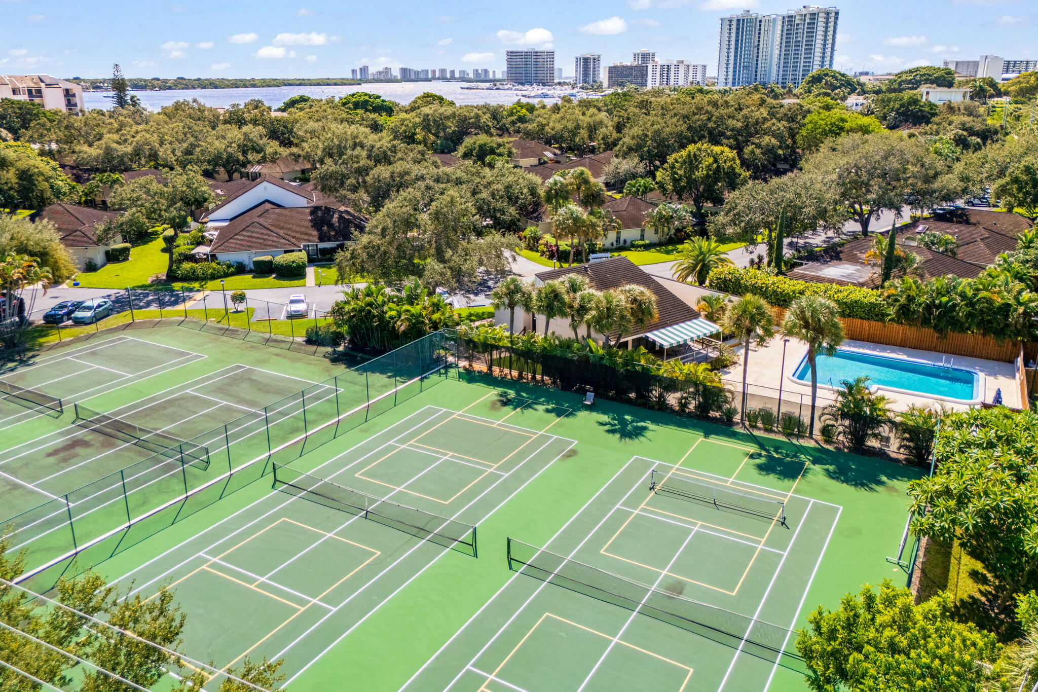 TWELVE OAKS CONDO - Residential