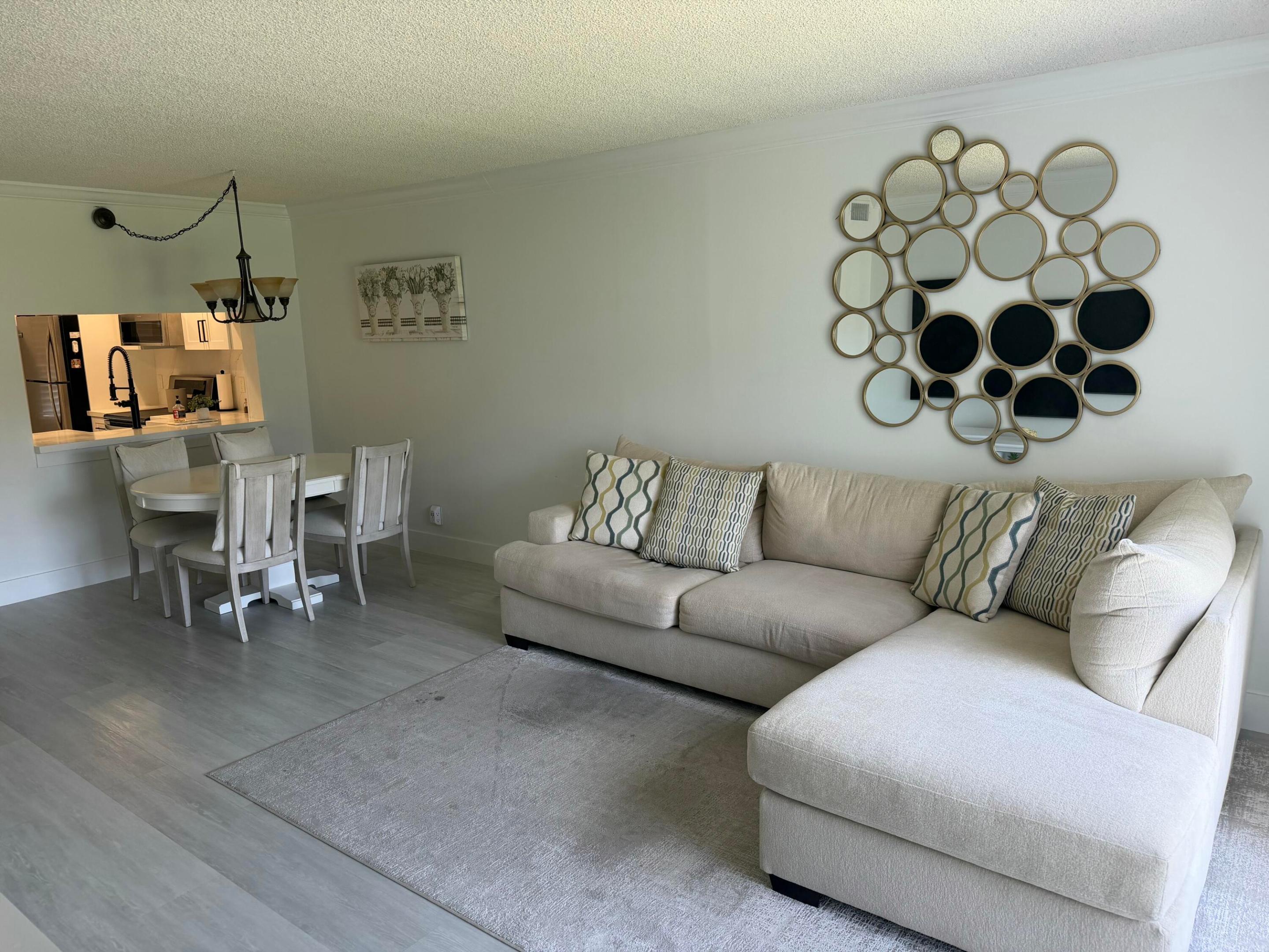 WINDING LAKE AT WELLEBY CONDO - Residential