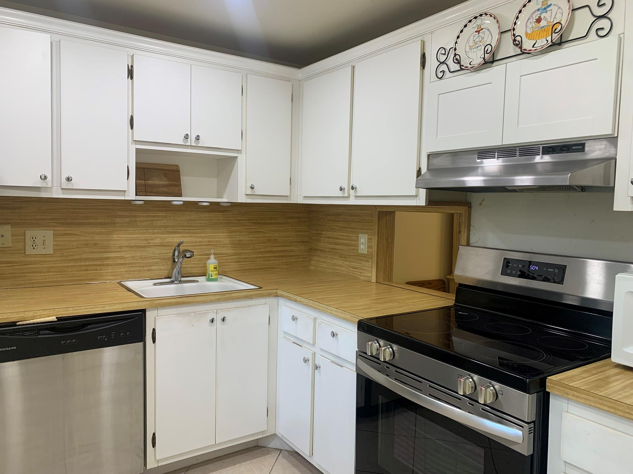 NO 117 PALM-AIRE COUNTRY CLUB - Residential Lease