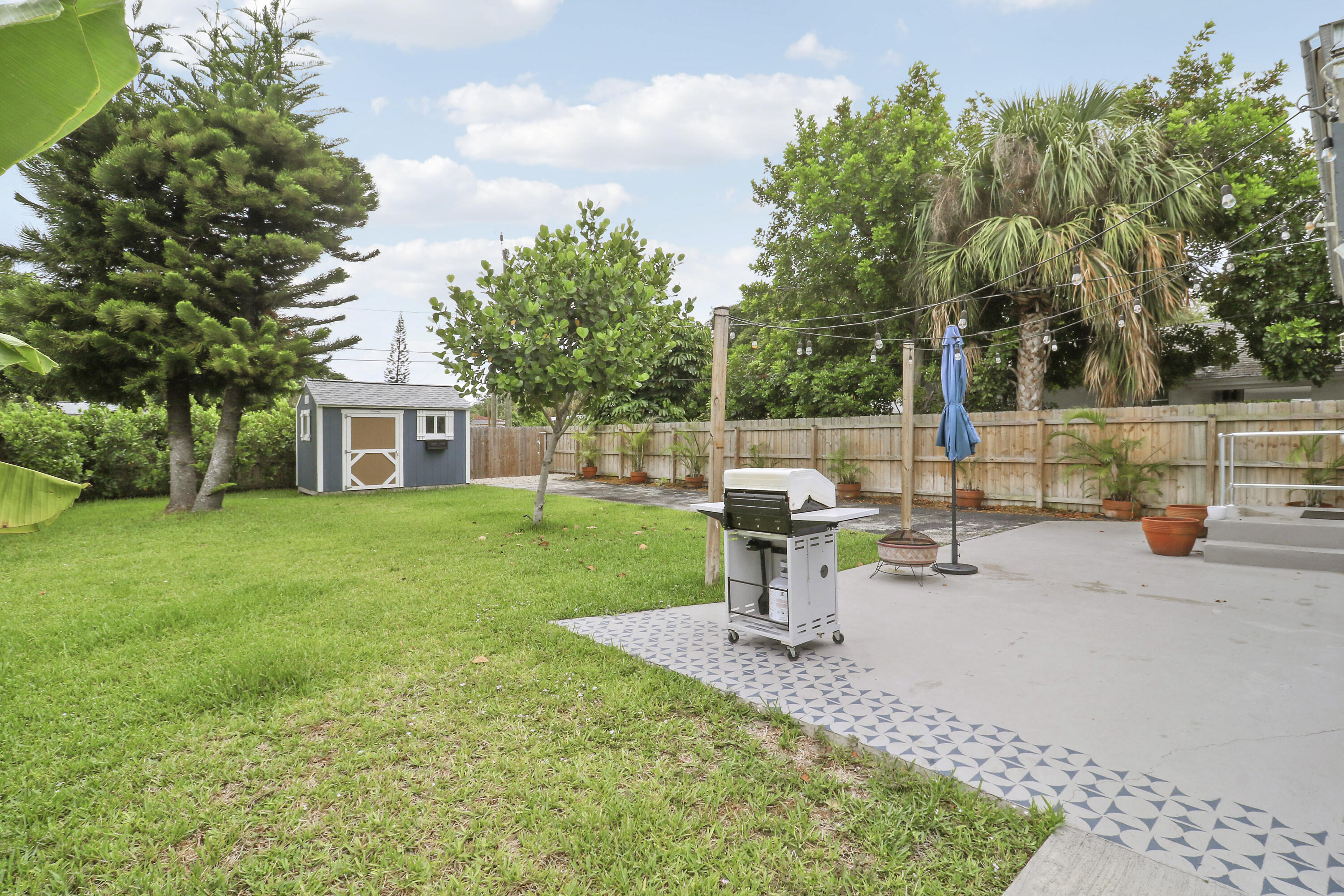 LAKE WORTH TOWN OF - Residential