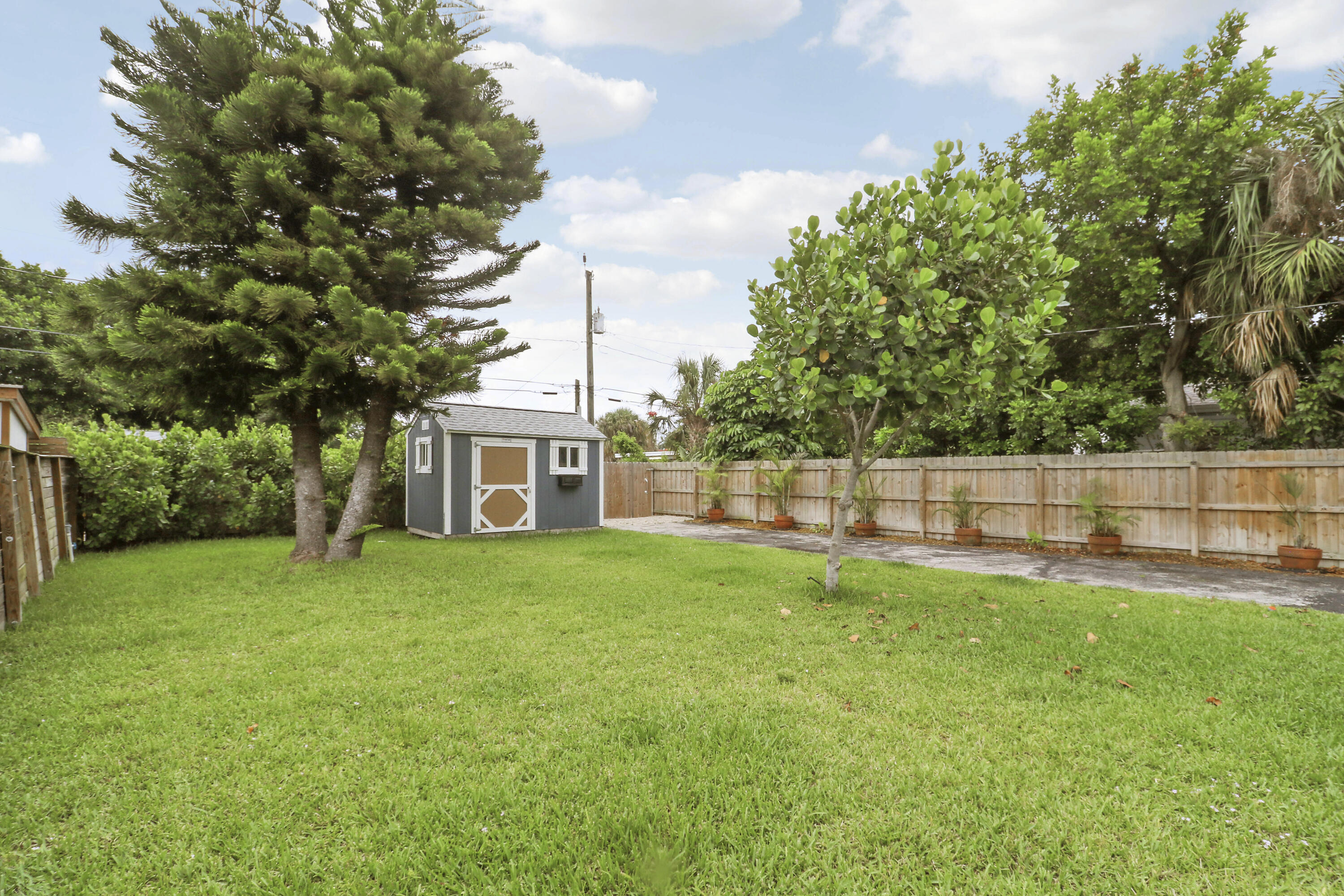 LAKE WORTH TOWN OF - Residential