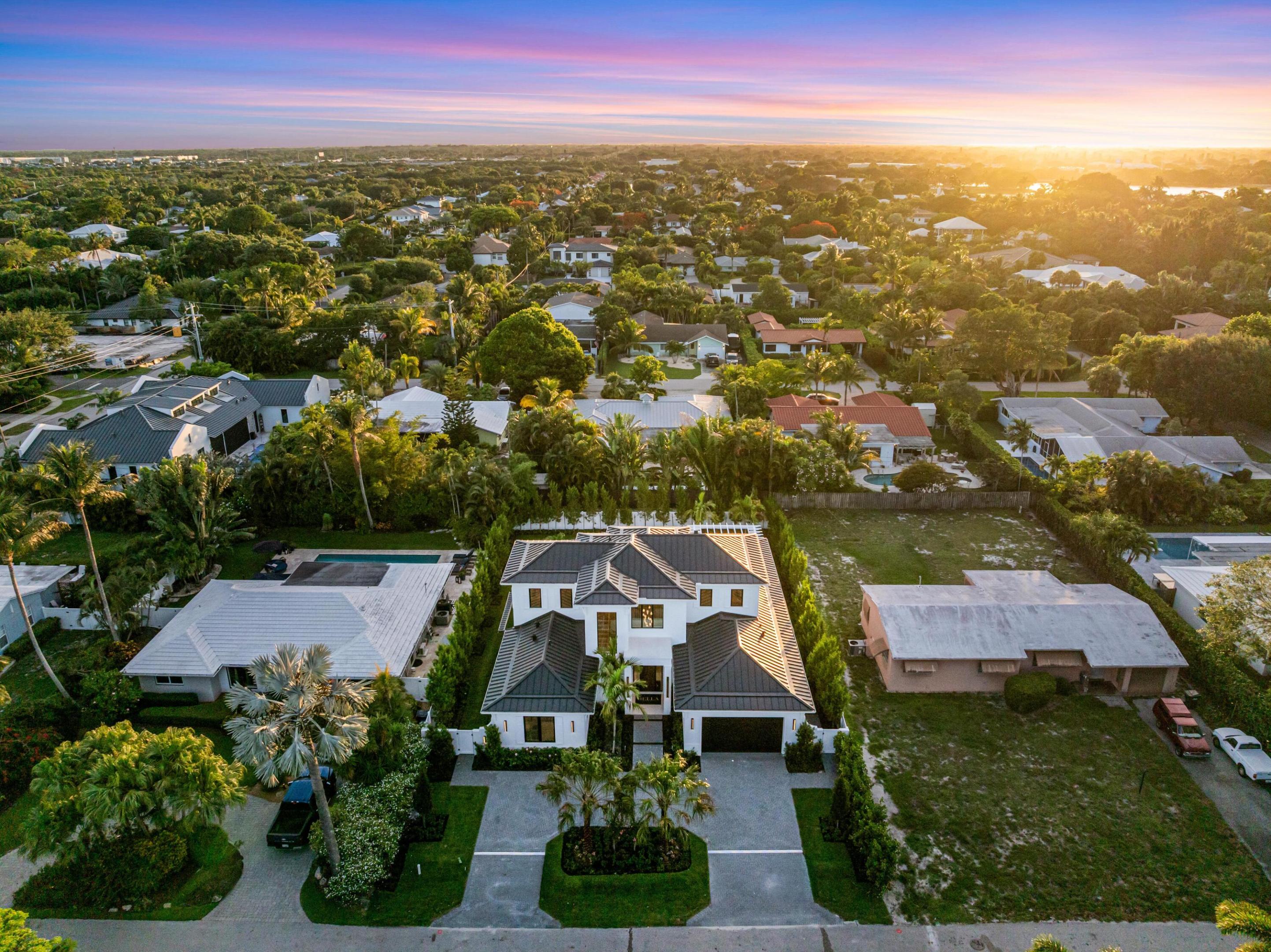 LAKEVIEW HEIGHTS UNIT 1 DELRAY - Residential