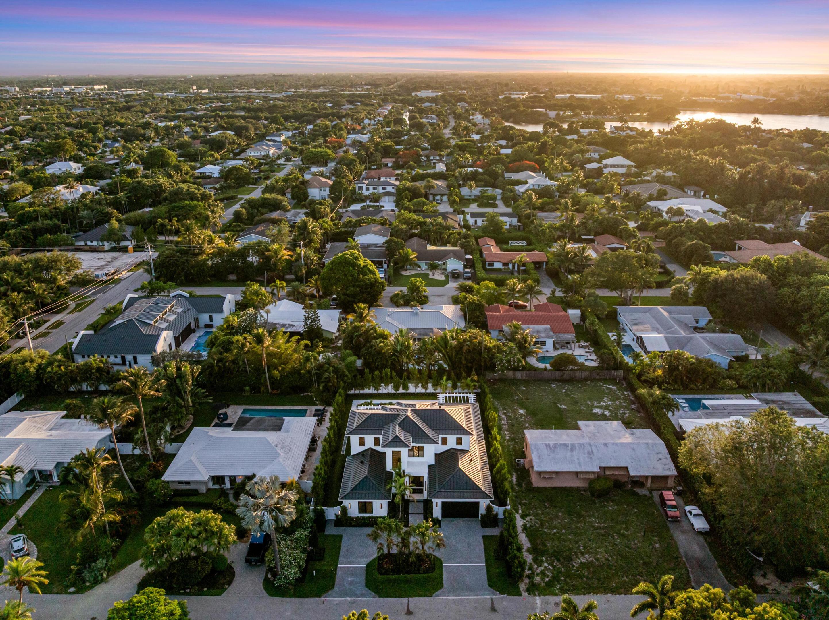 LAKEVIEW HEIGHTS UNIT 1 DELRAY - Residential