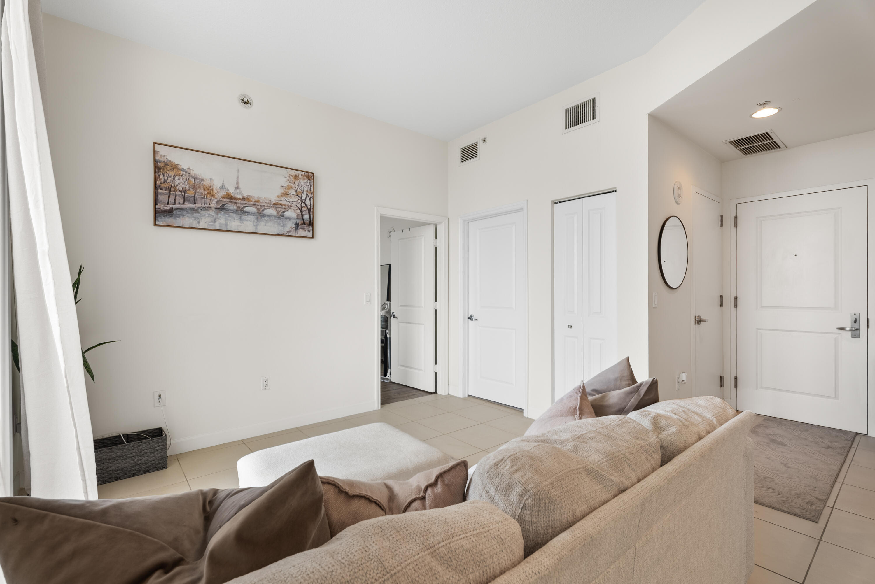 CITY PALMS CONDO - Residential Lease