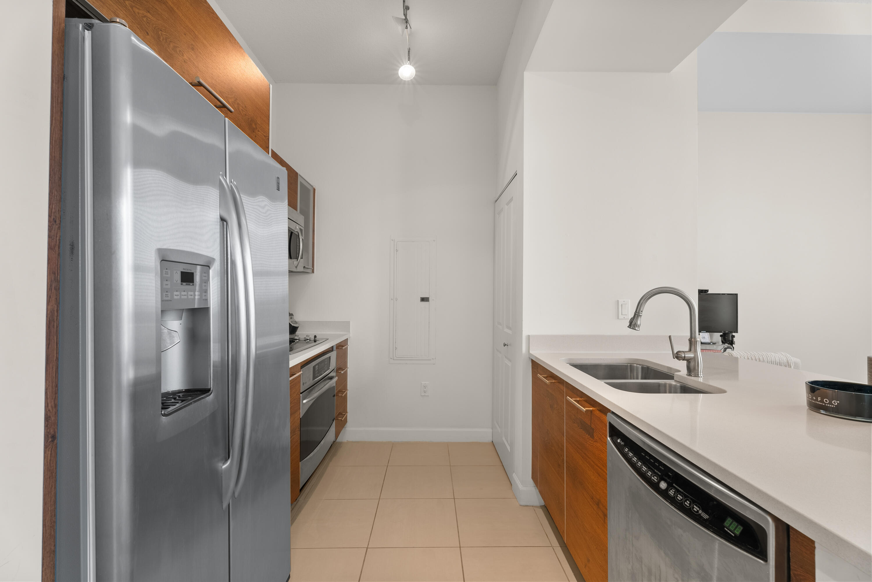 CITY PALMS CONDO - Residential Lease