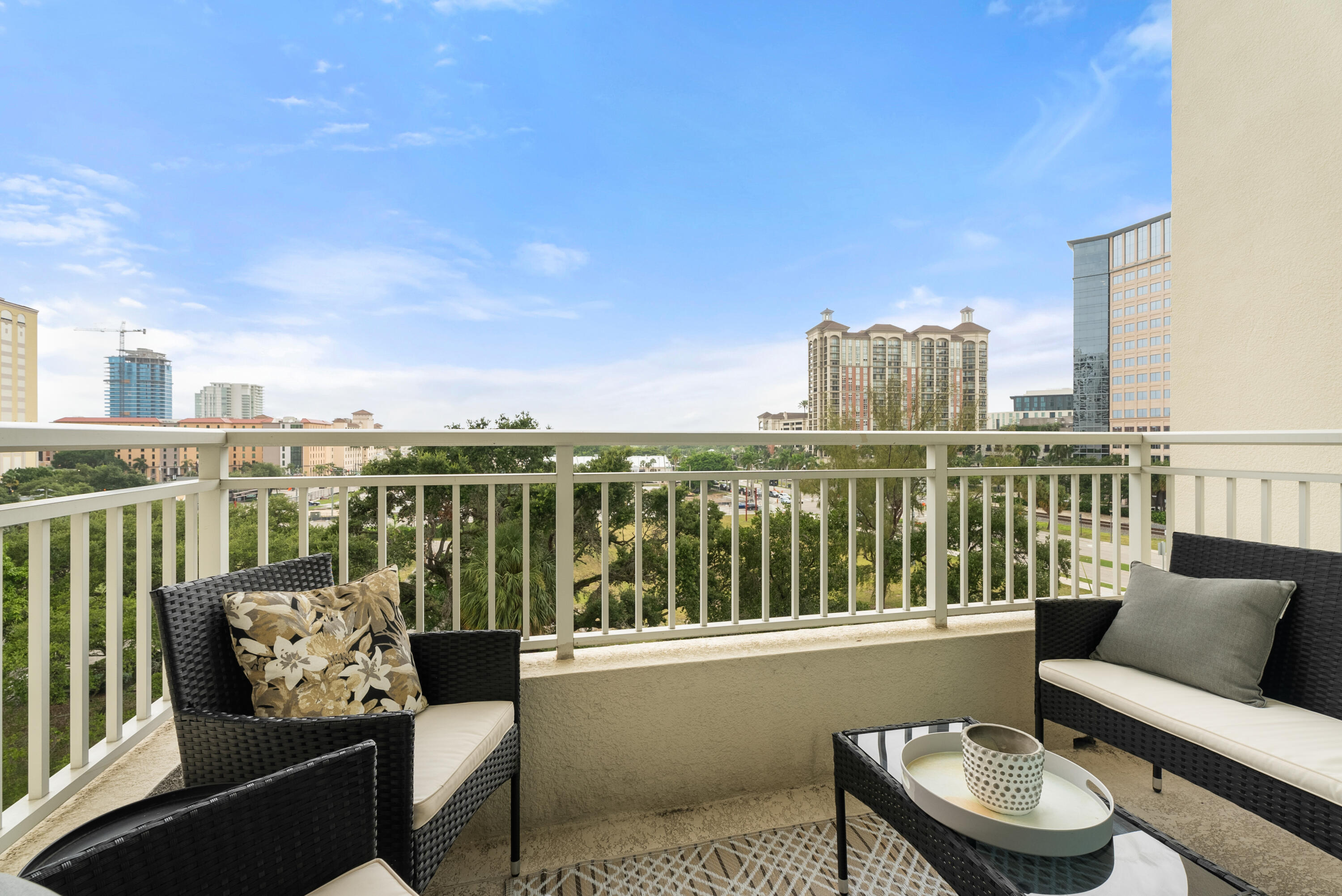 CITY PALMS CONDO - Residential Lease