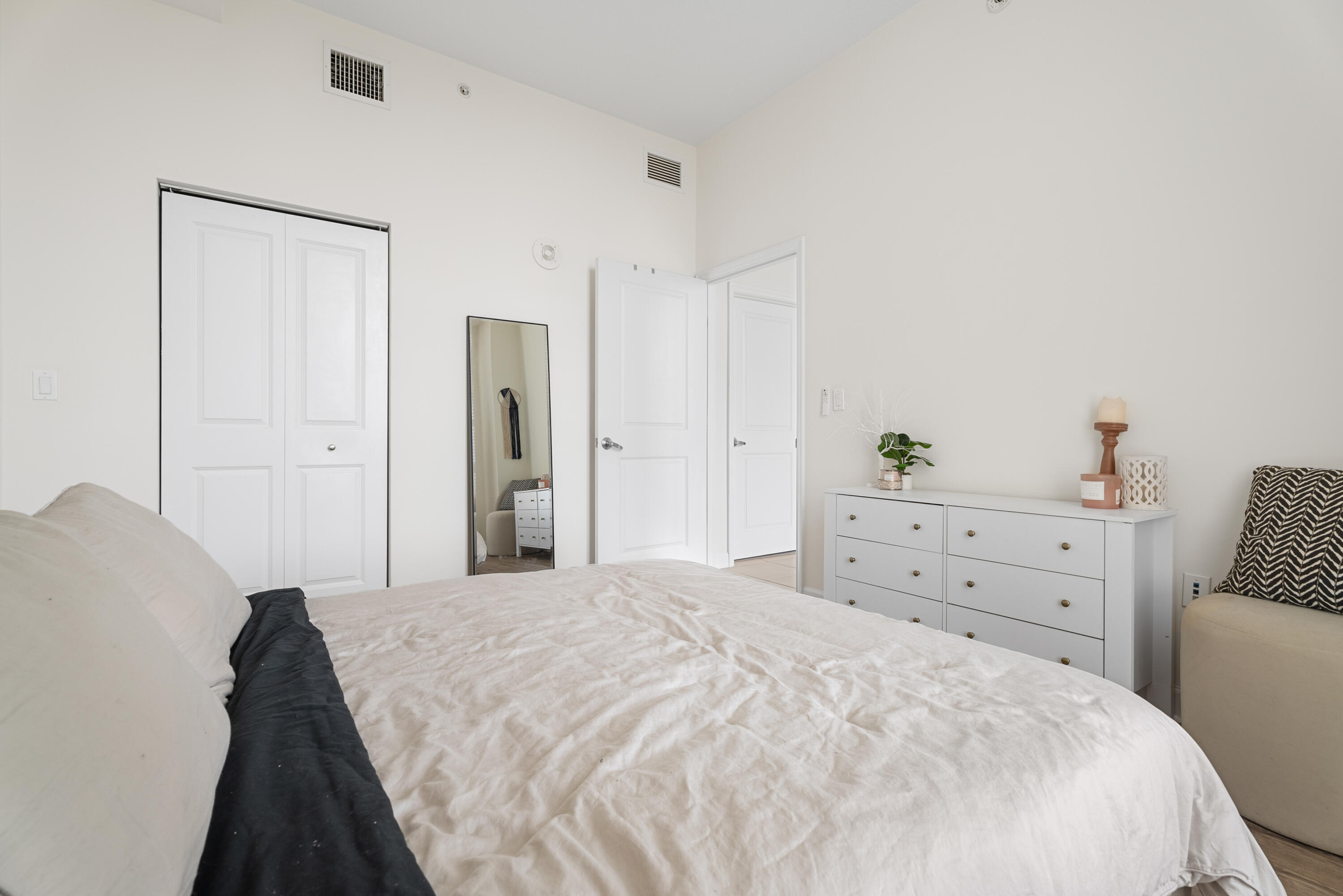 CITY PALMS CONDO - Residential Lease