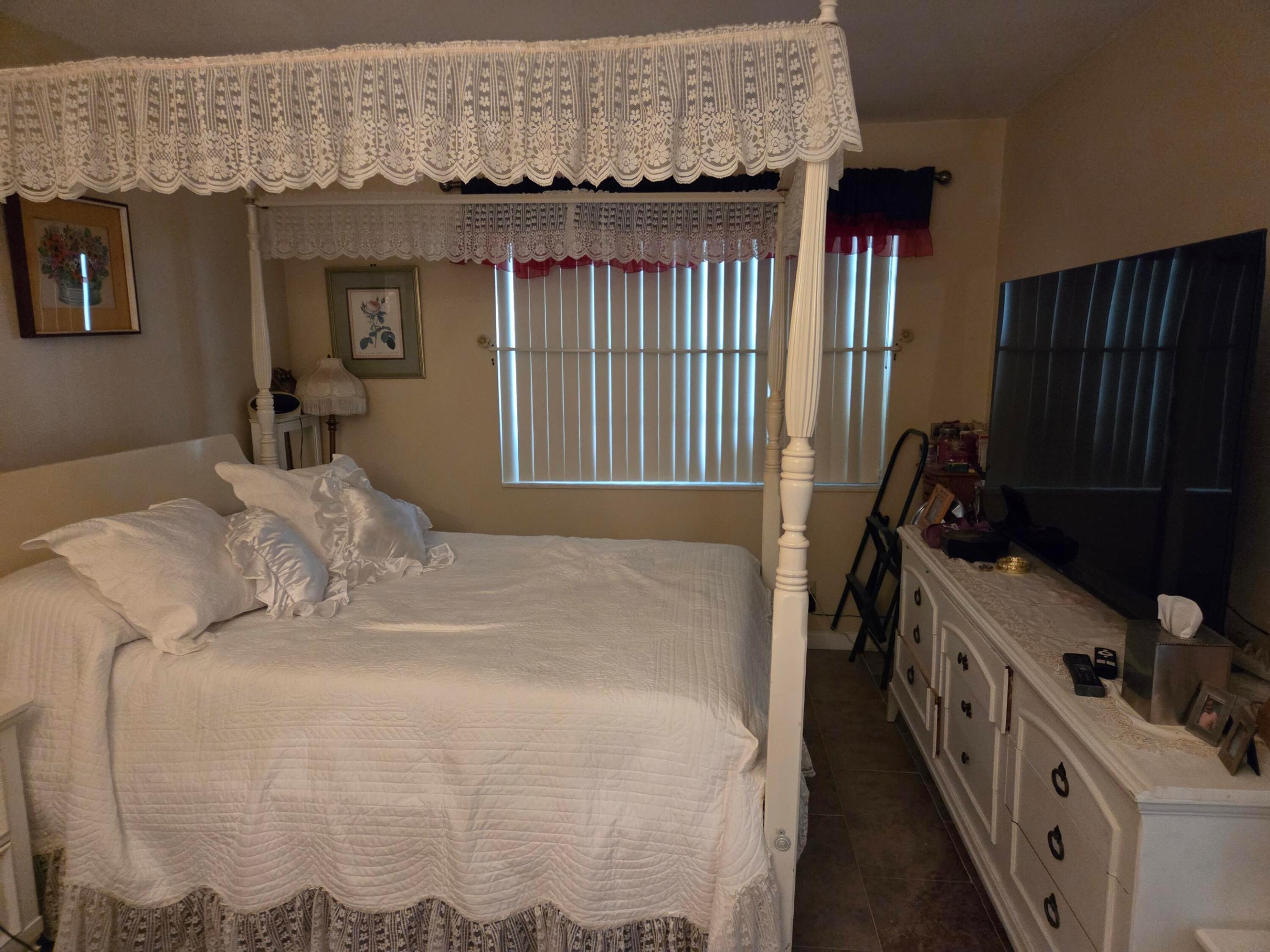 GOLDEN LAKES VILLAGE CONDO F - Residential