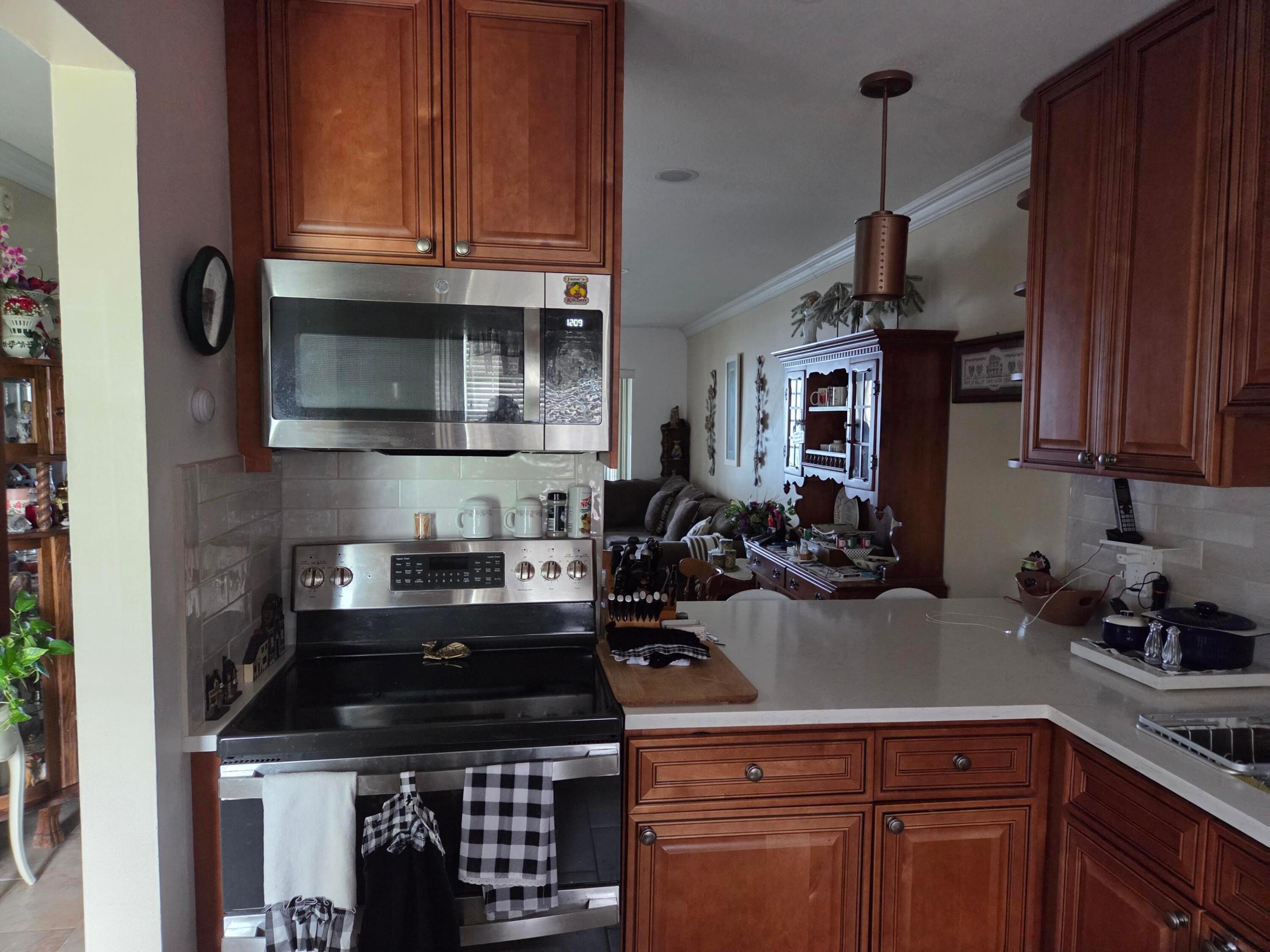 GOLDEN LAKES VILLAGE CONDO F - Residential