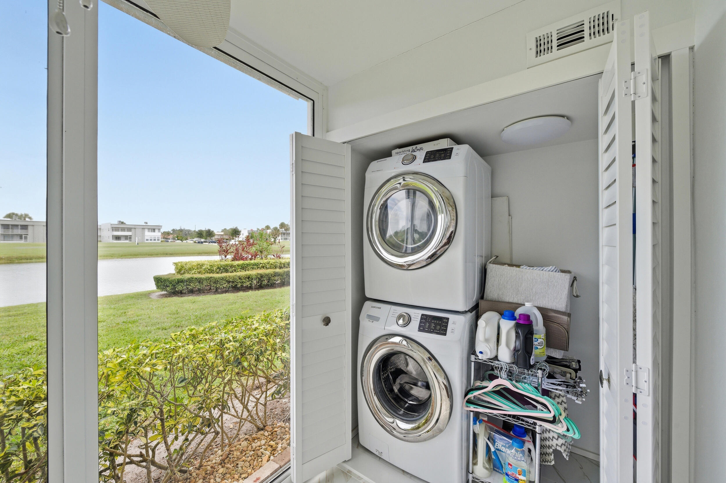 KINGS POINT - Residential