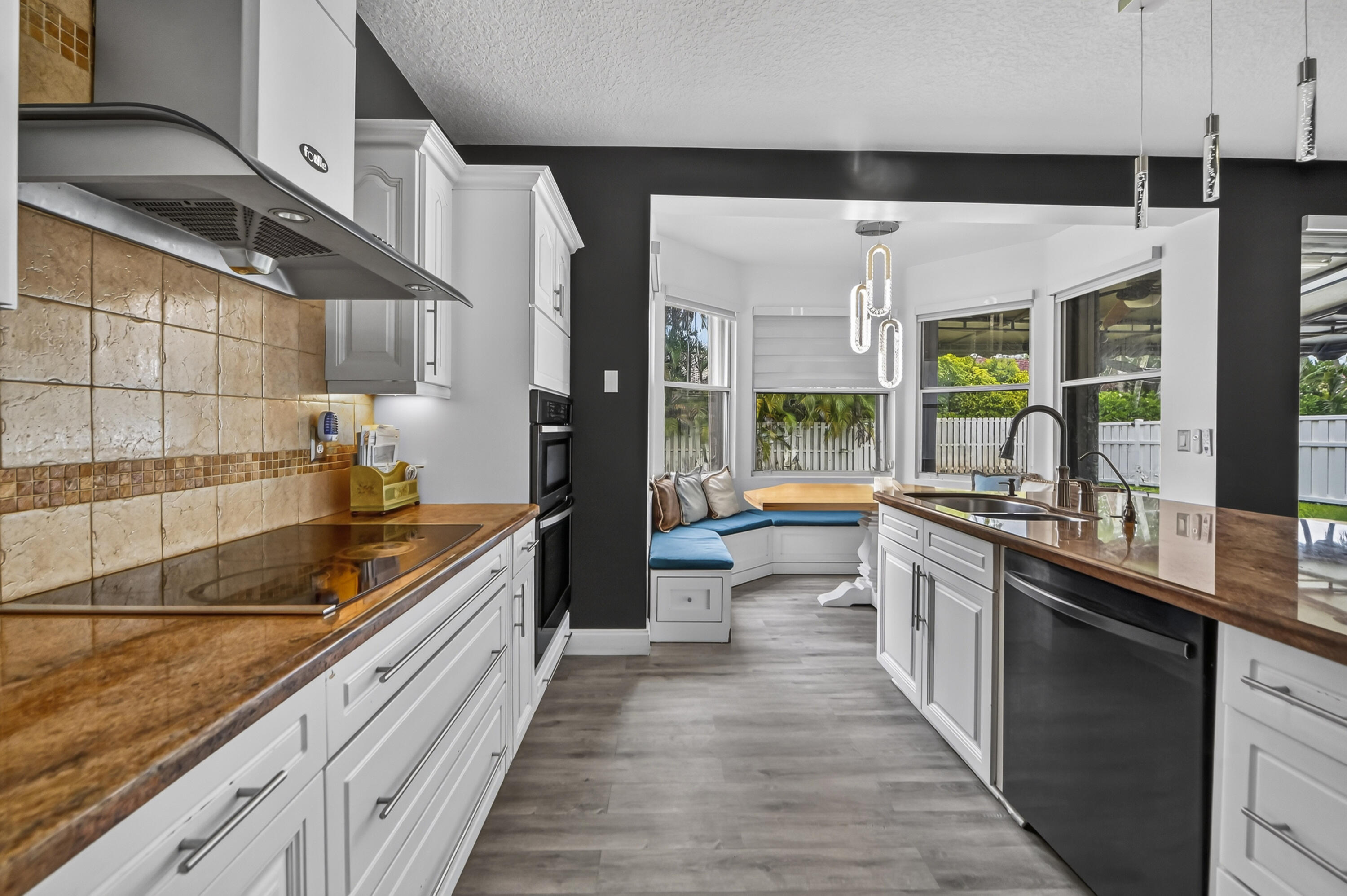 REPLAT OF COUNTRY LAKES - Residential