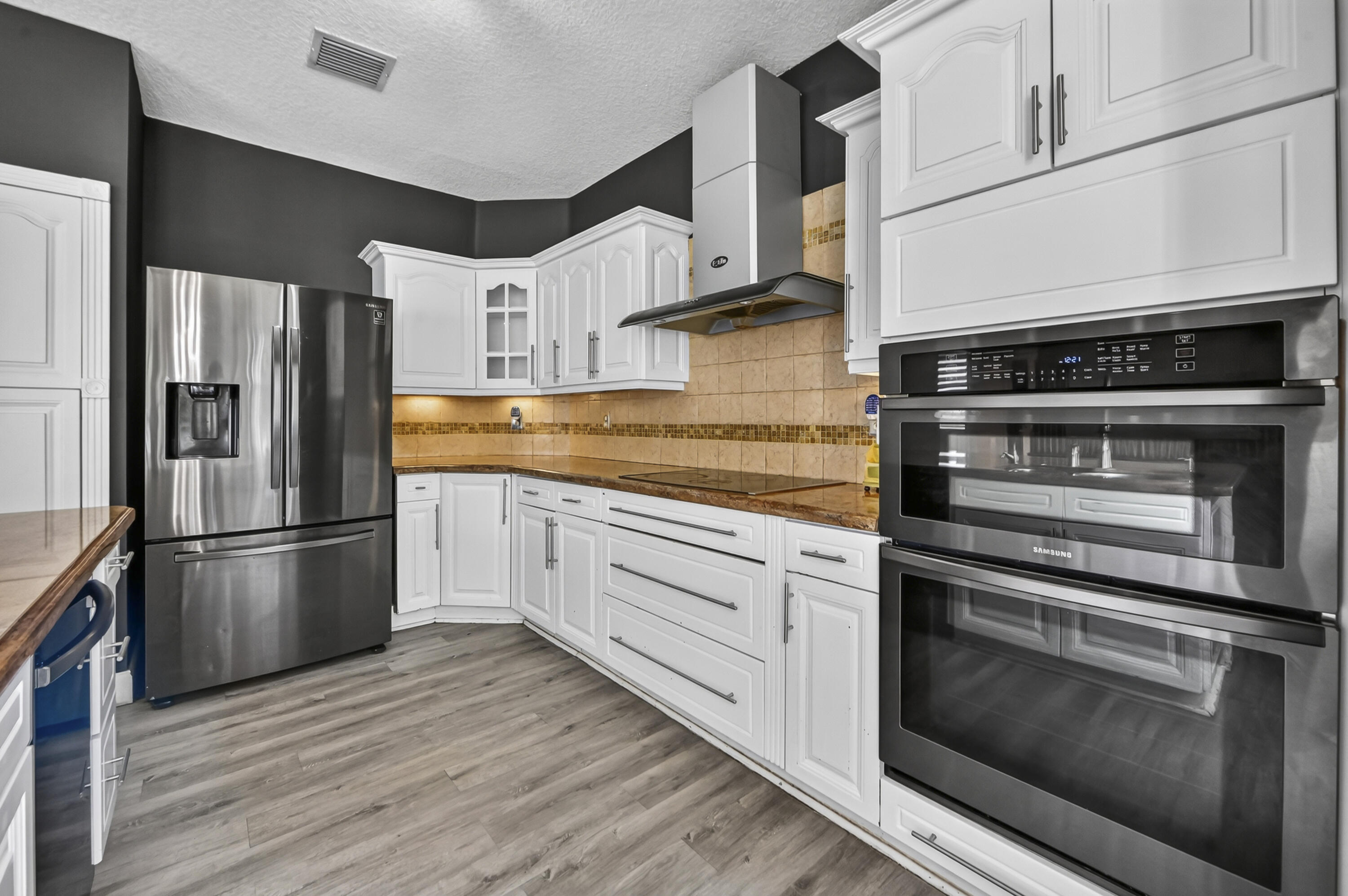 REPLAT OF COUNTRY LAKES - Residential