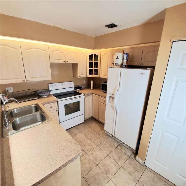 PLAYERS PLACE - Residential